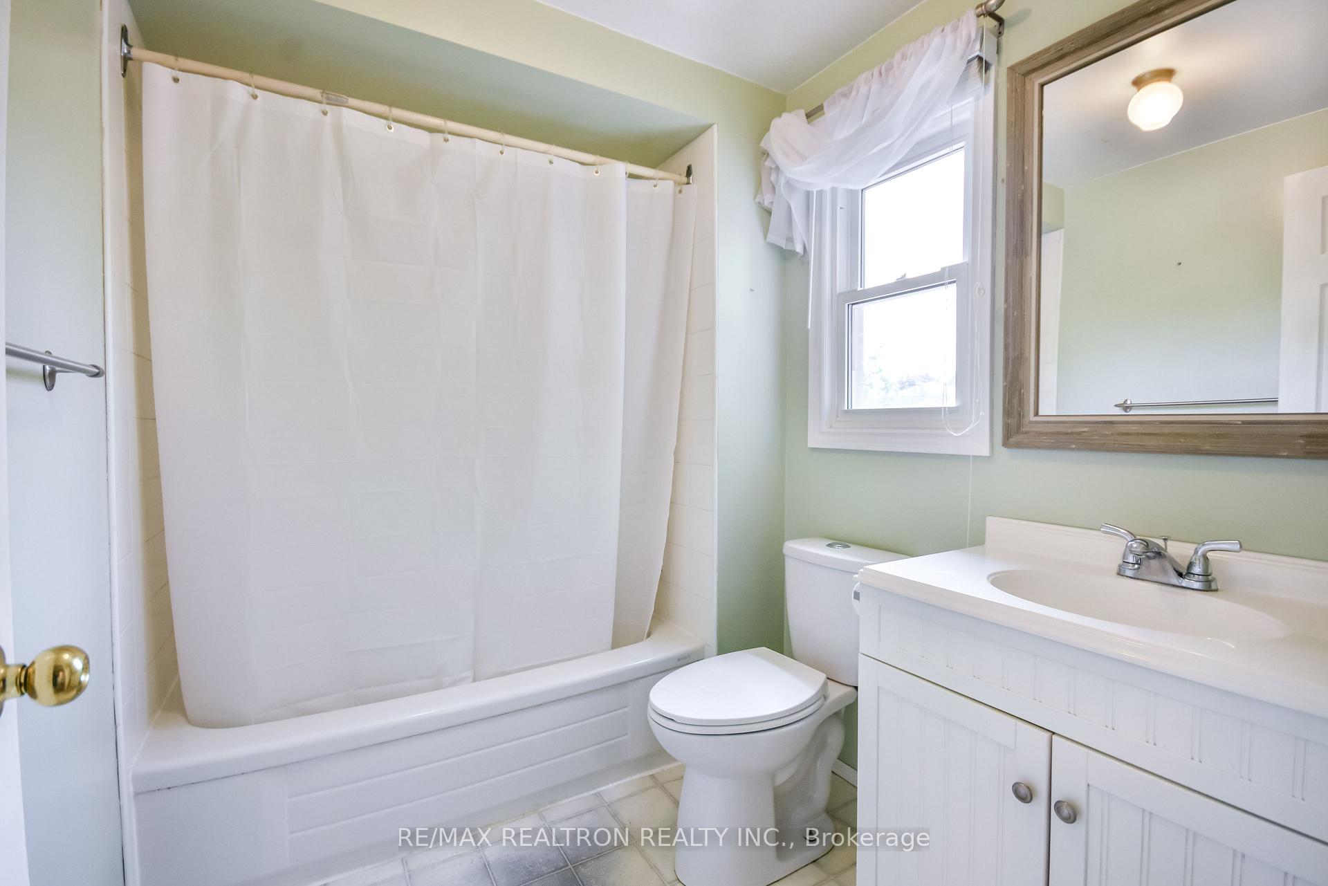 Photo 26 of 54 Carruthers Crescent, Barrie, Grove East — HOMEH