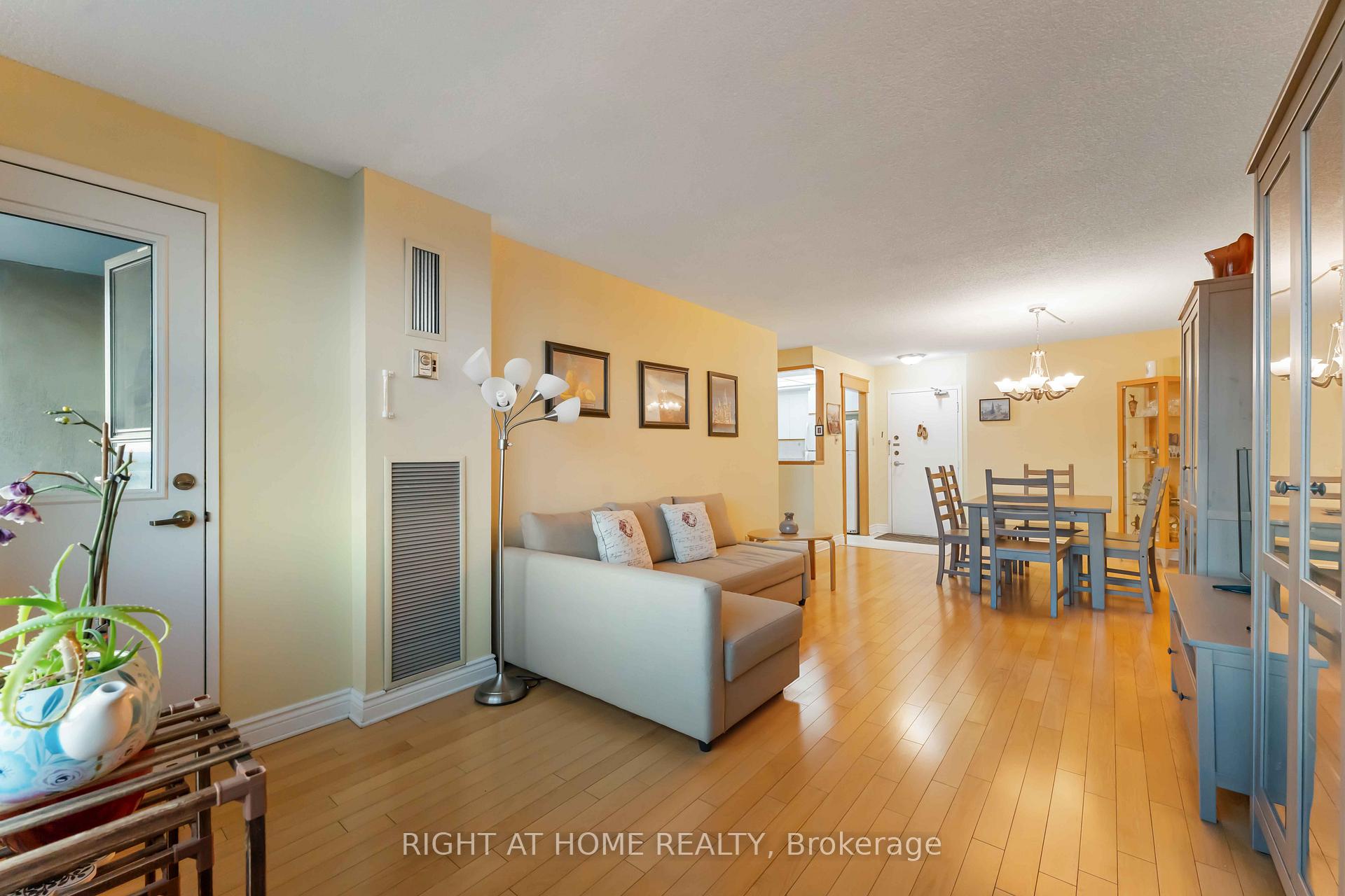 Photo 7 of Unit 903, 555 Brittany Drive, Ottawa, Viscount Alexander Park — HOMEH