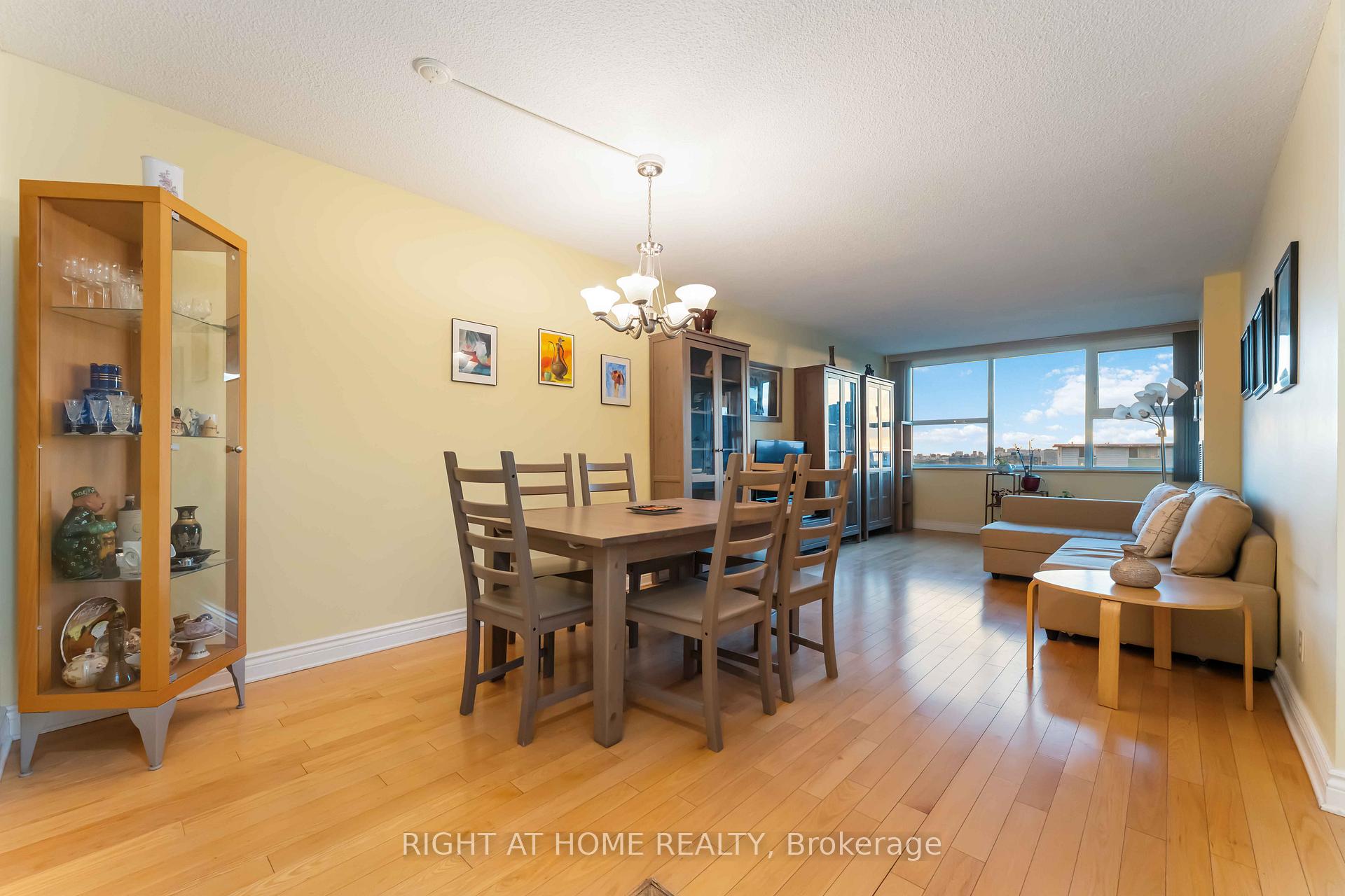 Photo 11 of Unit 903, 555 Brittany Drive, Ottawa, Viscount Alexander Park — HOMEH