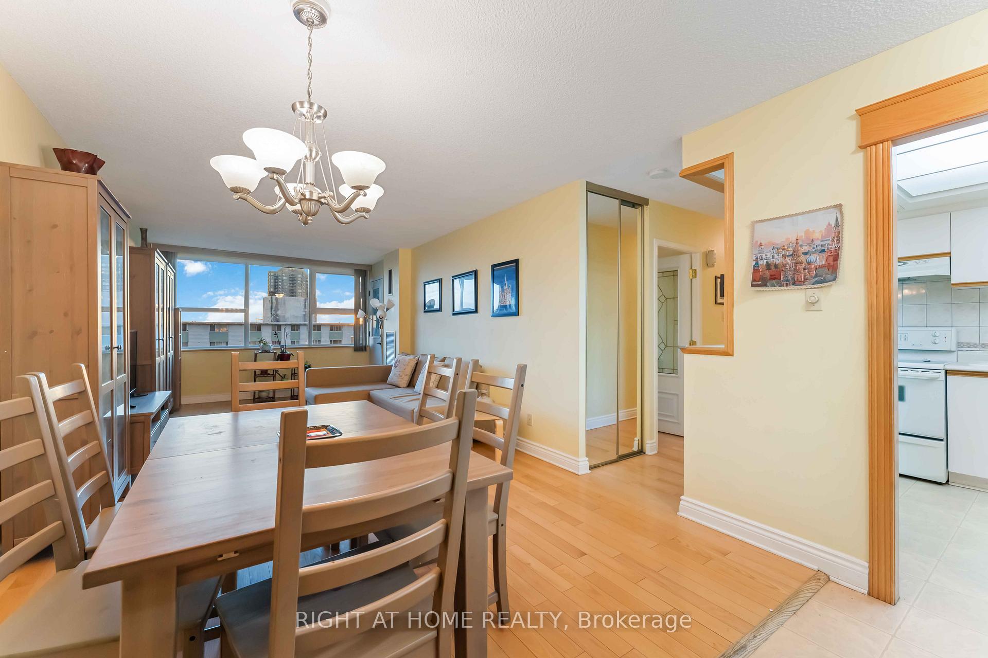 Photo 12 of Unit 903, 555 Brittany Drive, Ottawa, Viscount Alexander Park — HOMEH