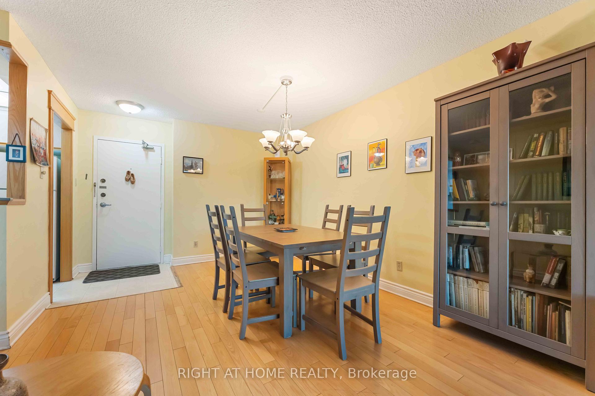 Photo 13 of Unit 903, 555 Brittany Drive, Ottawa, Viscount Alexander Park — HOMEH