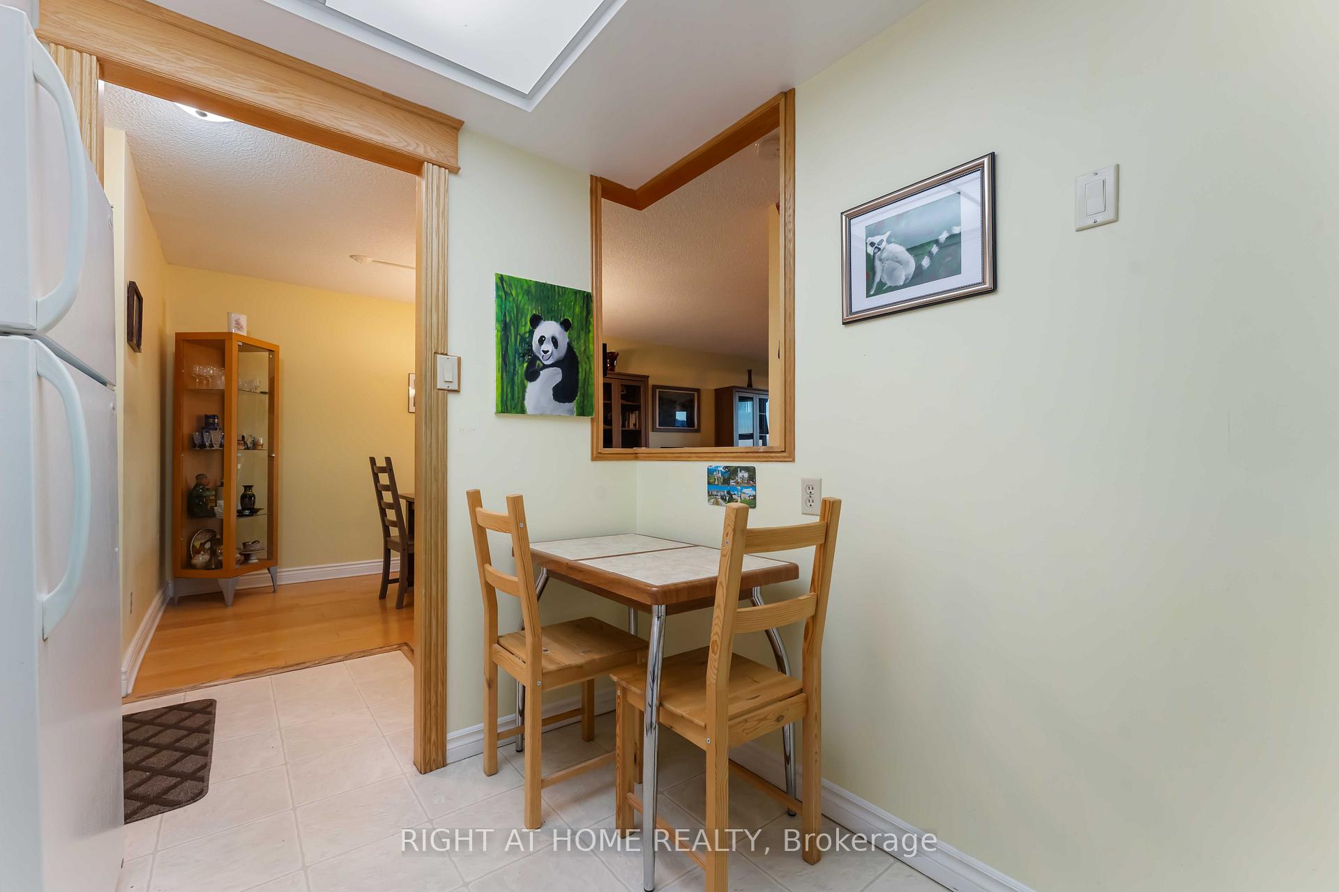 Photo 14 of Unit 903, 555 Brittany Drive, Ottawa, Viscount Alexander Park — HOMEH