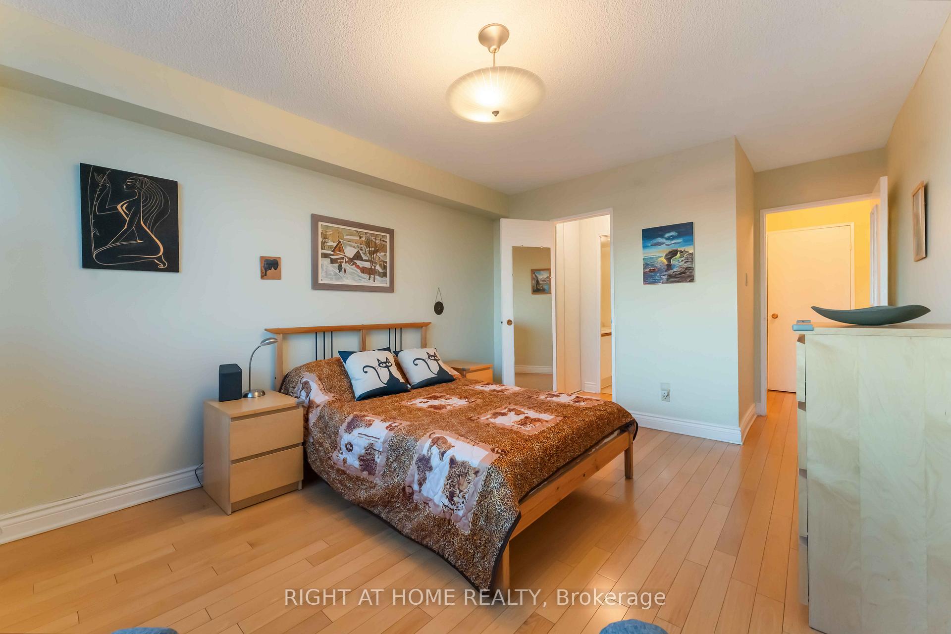 Photo 18 of Unit 903, 555 Brittany Drive, Ottawa, Viscount Alexander Park — HOMEH