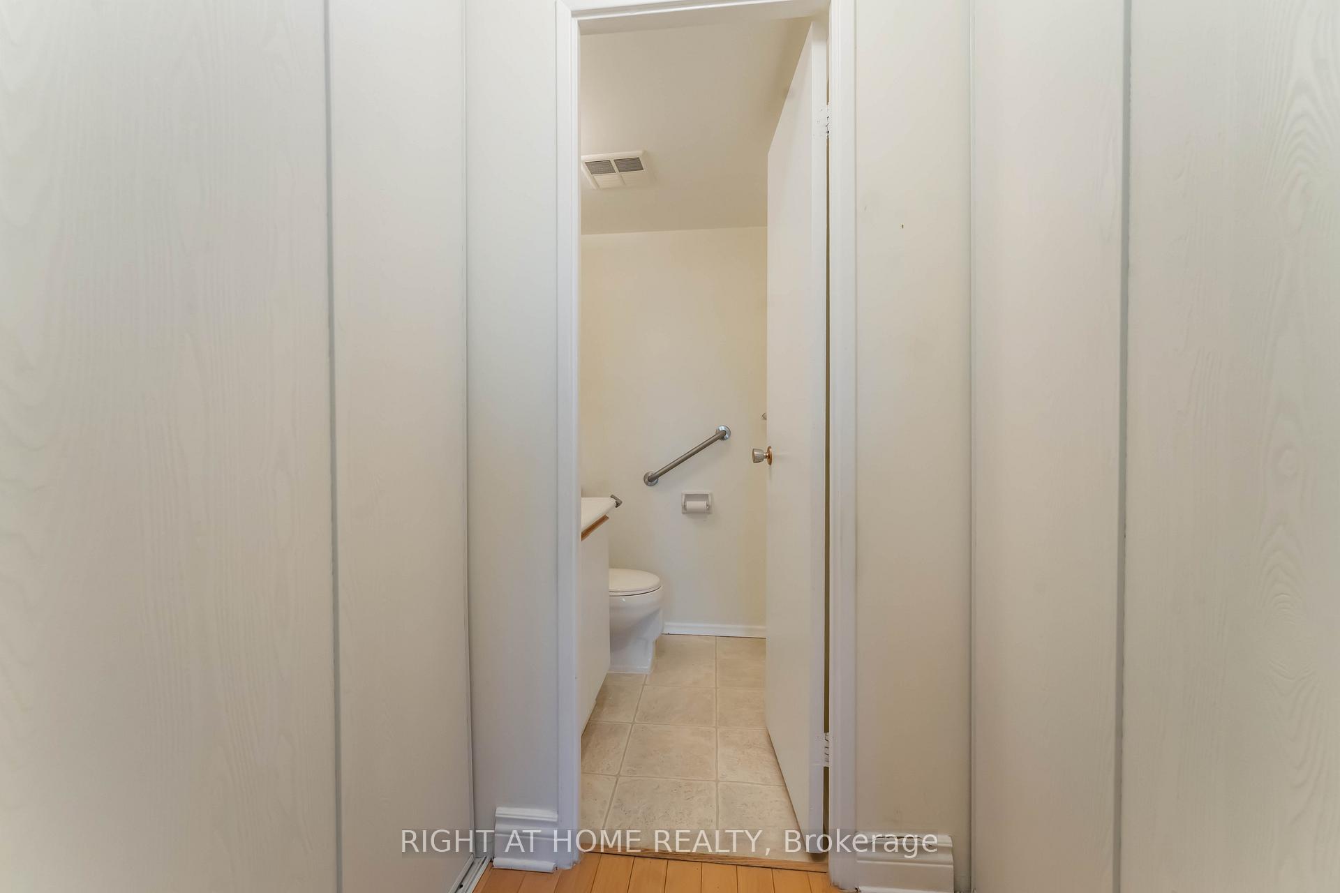 Photo 20 of Unit 903, 555 Brittany Drive, Ottawa, Viscount Alexander Park — HOMEH