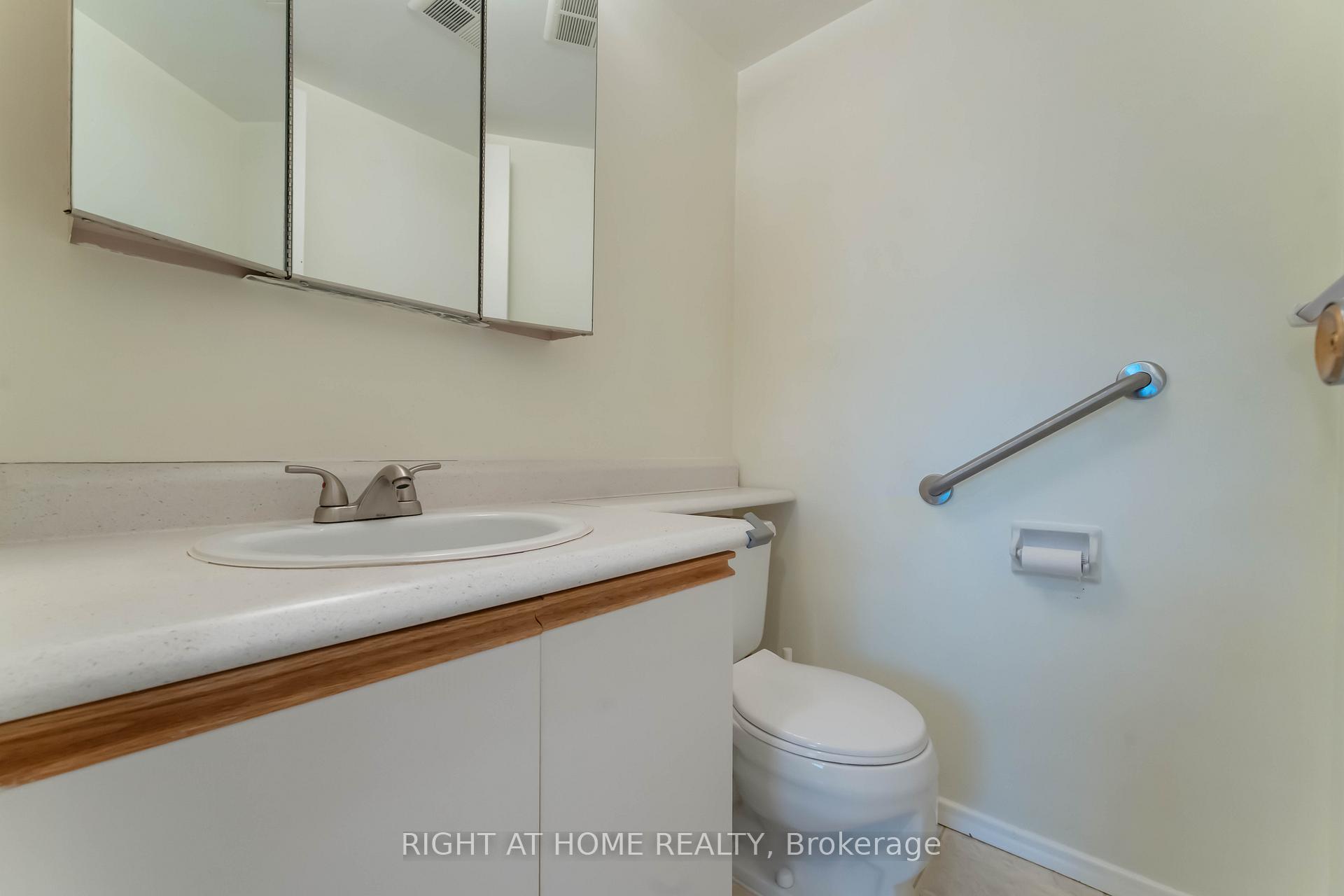 Photo 21 of Unit 903, 555 Brittany Drive, Ottawa, Viscount Alexander Park — HOMEH