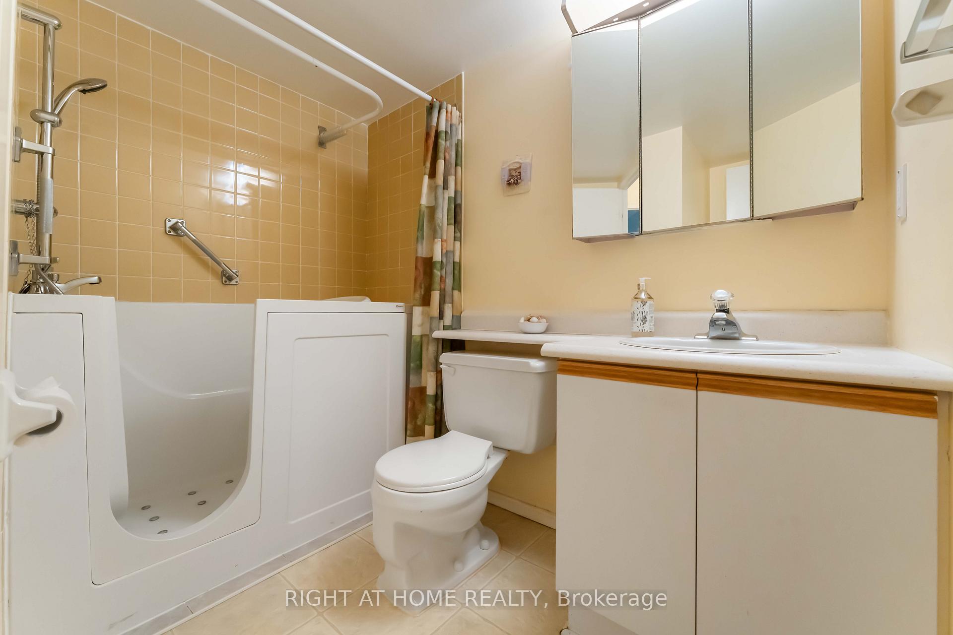Photo 22 of Unit 903, 555 Brittany Drive, Ottawa, Viscount Alexander Park — HOMEH