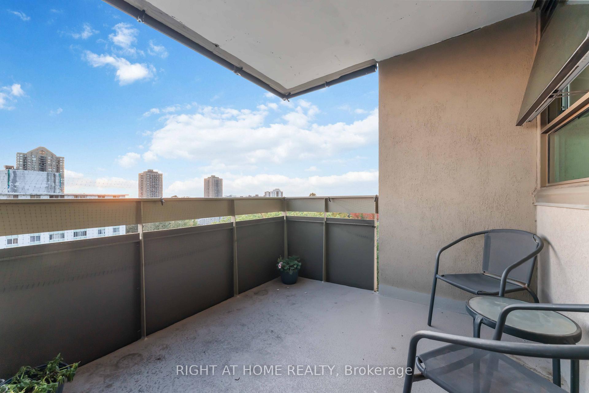 Photo 24 of Unit 903, 555 Brittany Drive, Ottawa, Viscount Alexander Park — HOMEH