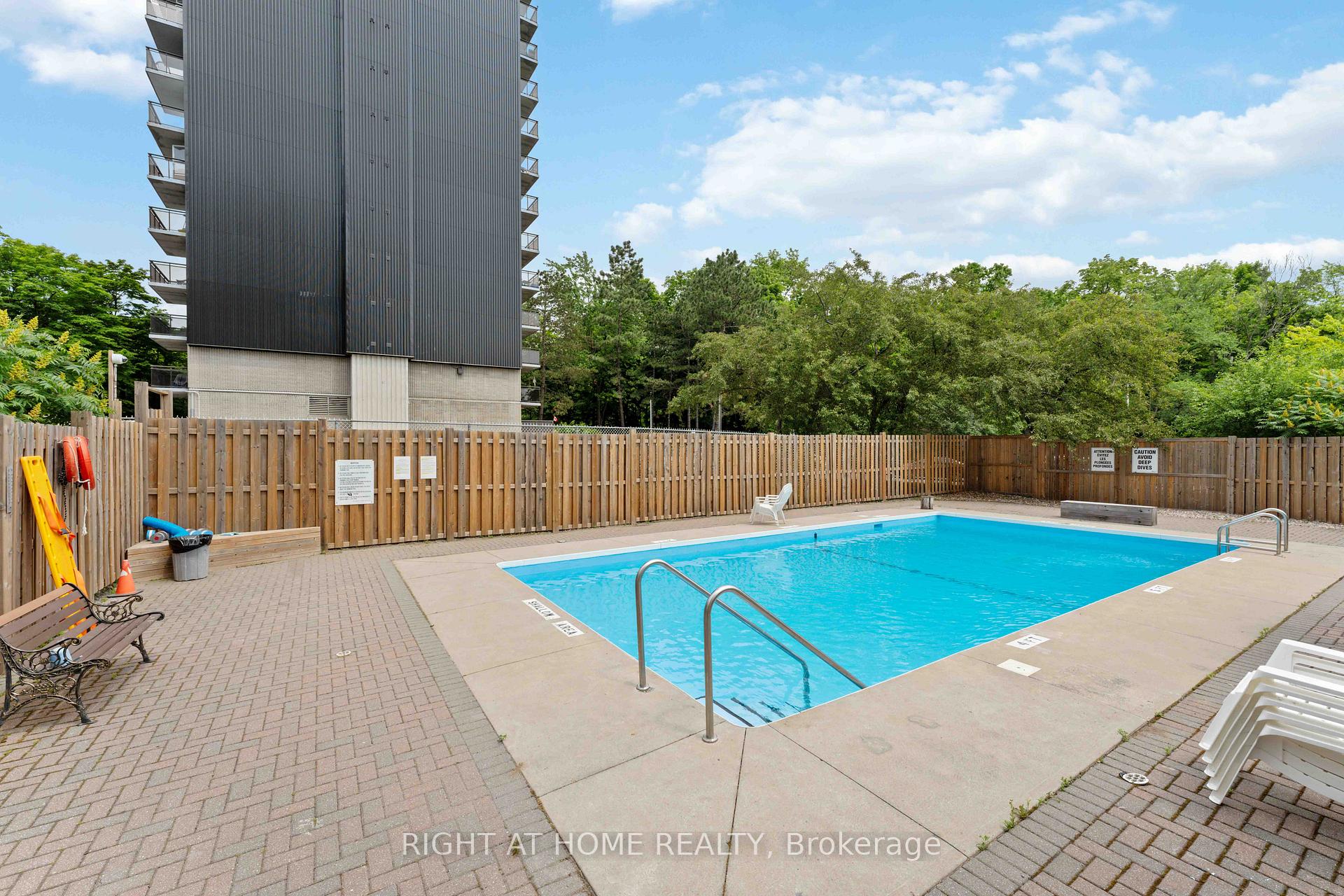 Photo 30 of Unit 903, 555 Brittany Drive, Ottawa, Viscount Alexander Park — HOMEH