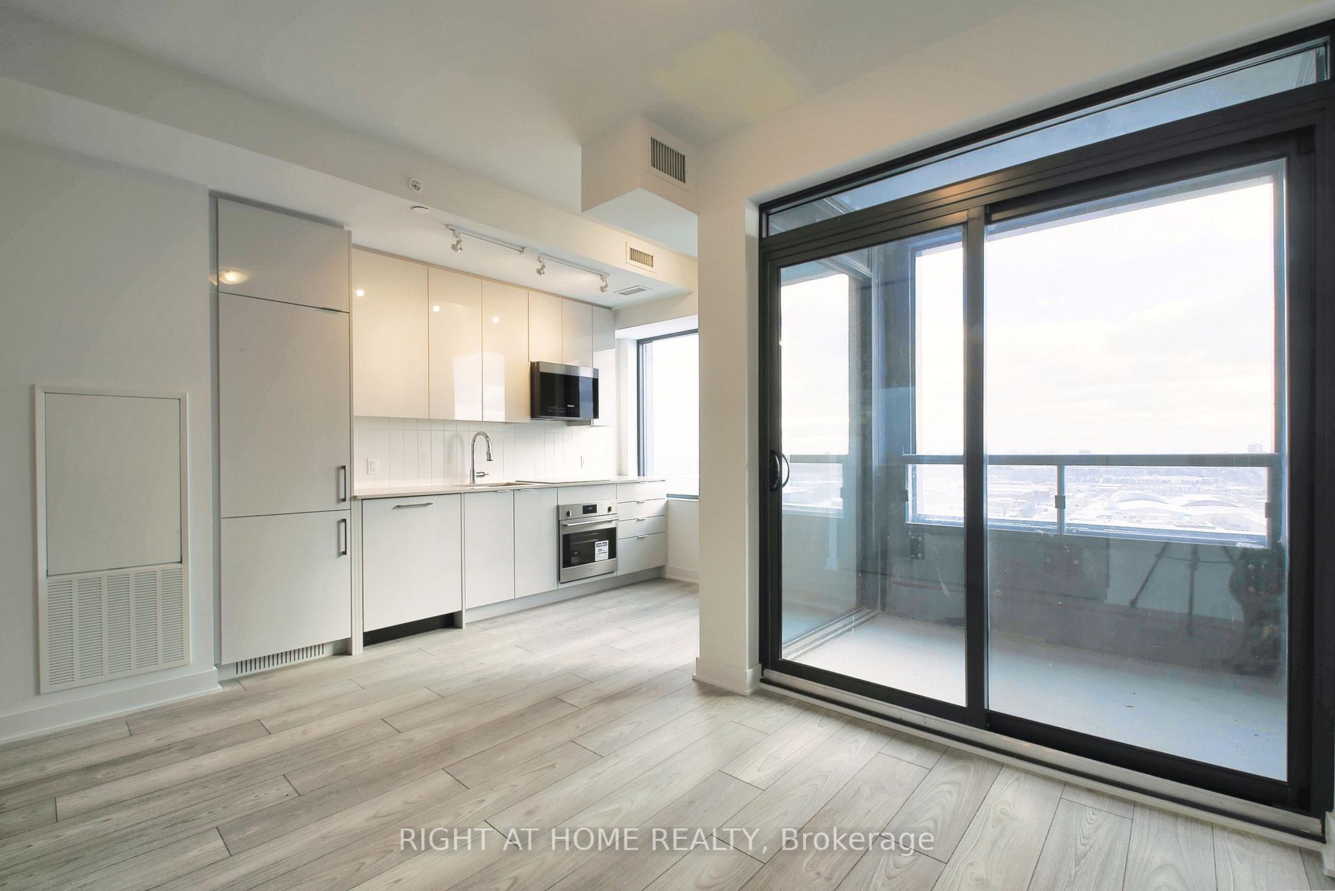 Photo 5 of Unit 1510, 2920 Highway 7 W, Vaughan, Concord — HOMEH