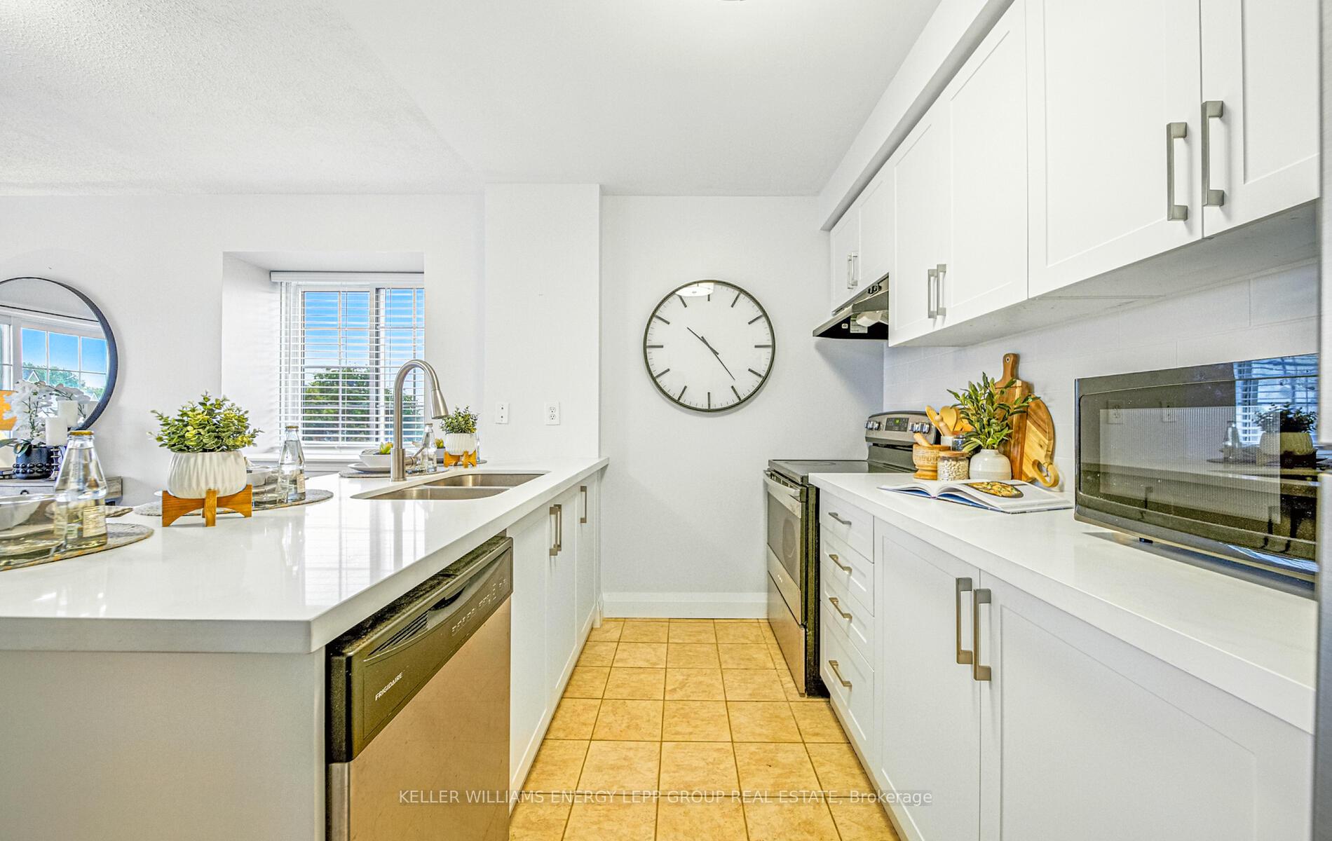 Photo 2 of Unit 301, 91 Aspen Springs Drive, Clarington, Bowmanville — HOMEH