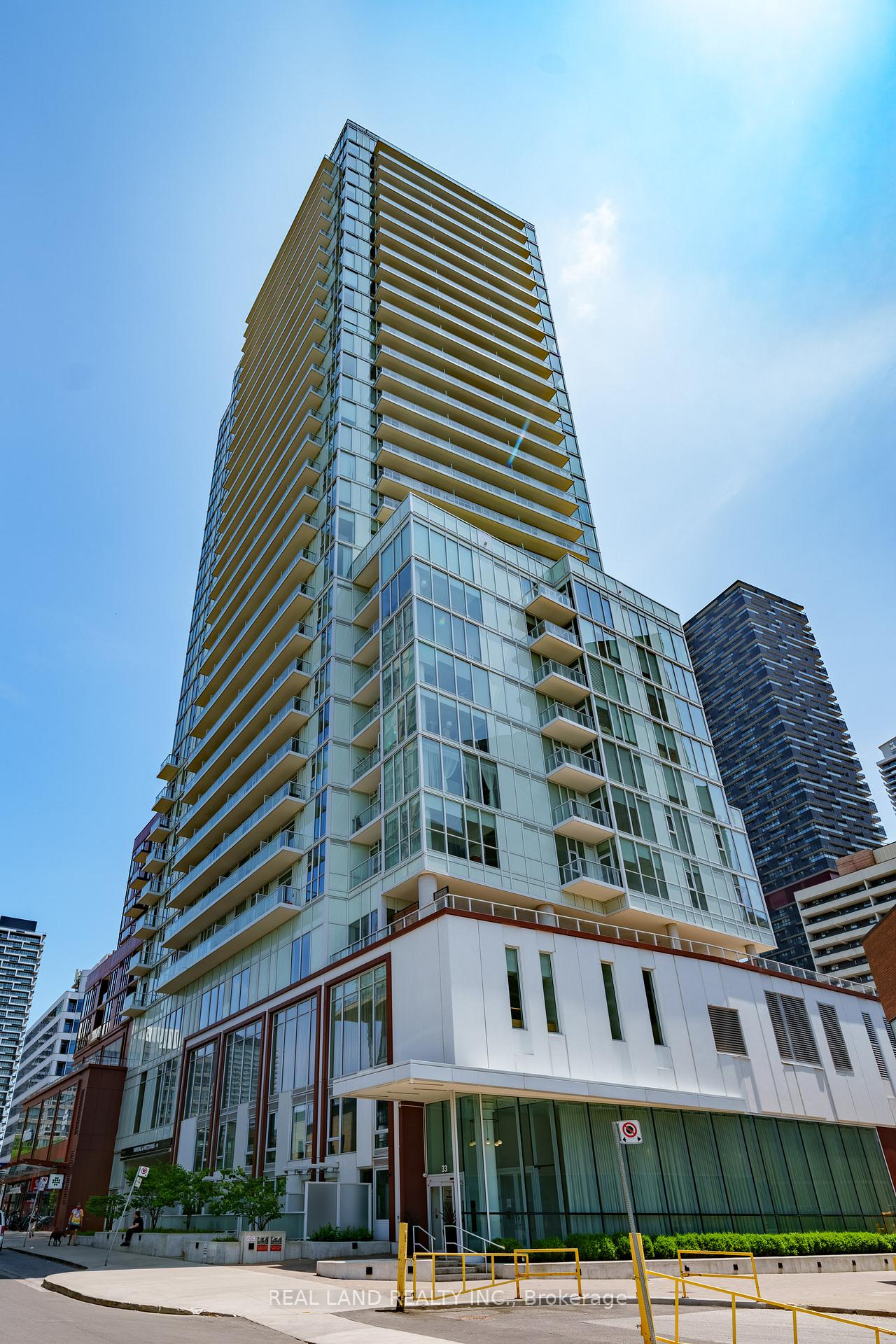 Front of Unit 814, 33 Helendale Avenue