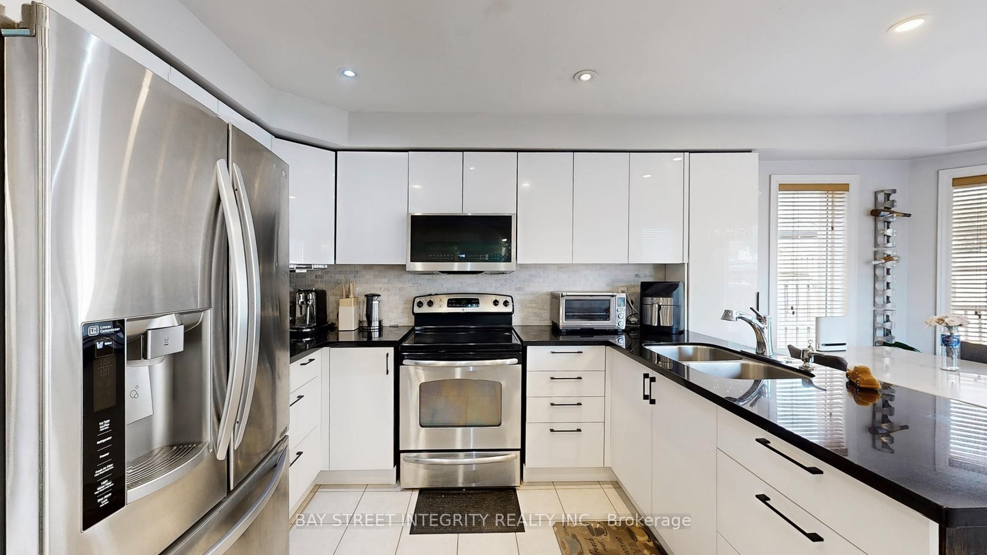 Photo 4 of 24 Ian Drive, Georgina, Keswick South — HOMEH