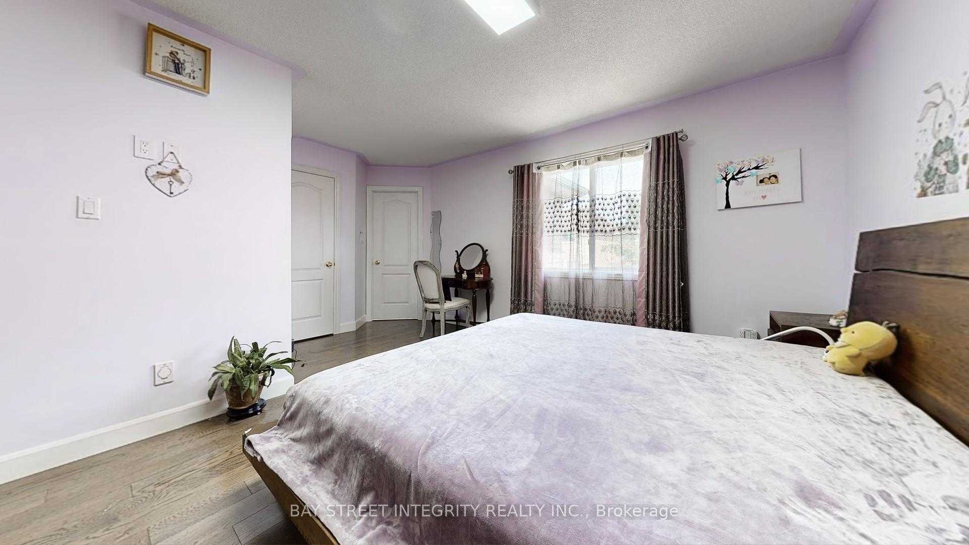 Photo 7 of 24 Ian Drive, Georgina, Keswick South — HOMEH