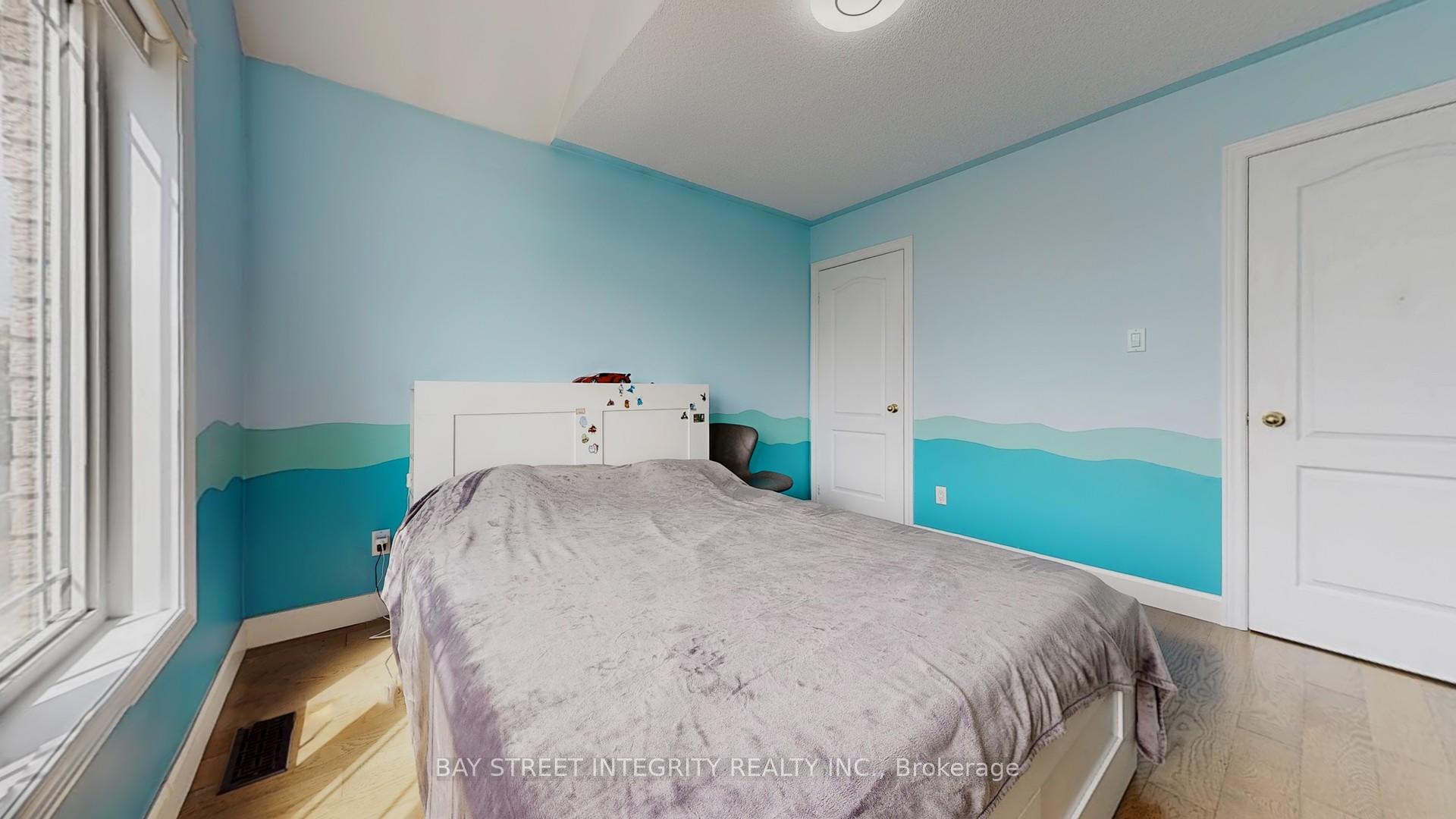 Photo 8 of 24 Ian Drive, Georgina, Keswick South — HOMEH