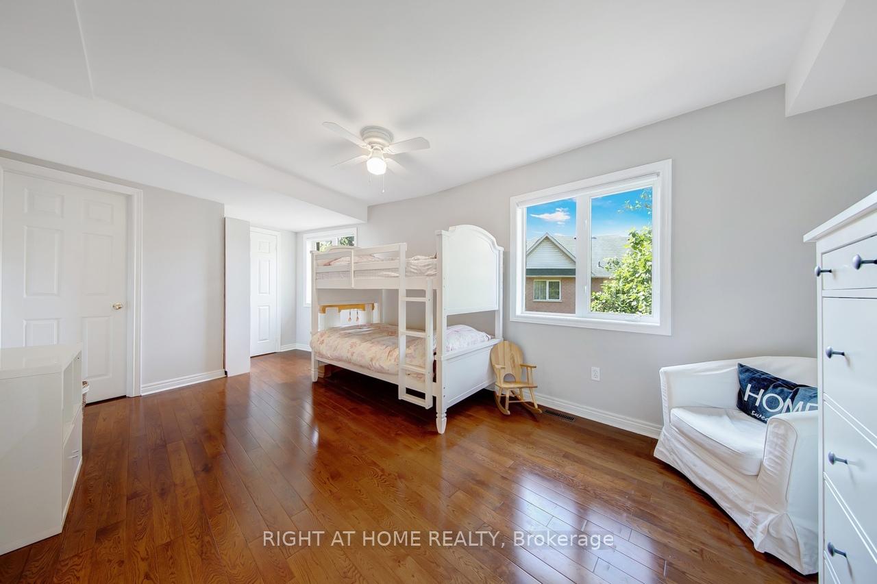 Photo 7 of 23 Michael Way, Markham, Buttonville — HOMEH