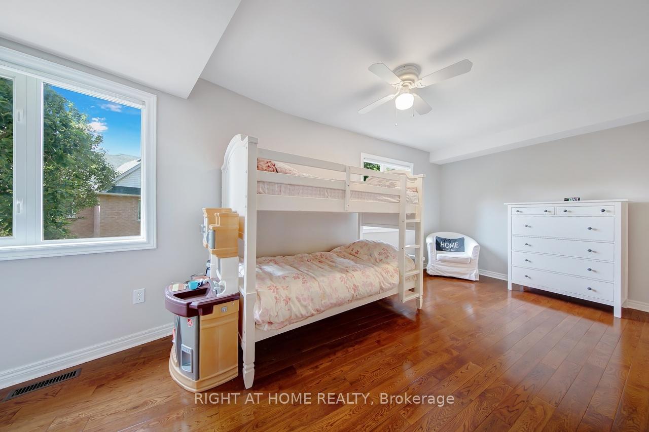 Photo 8 of 23 Michael Way, Markham, Buttonville — HOMEH