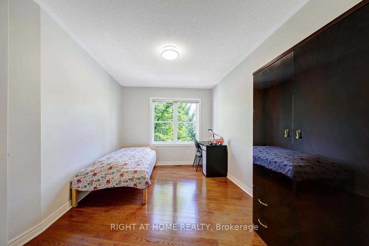 Photo 9 of 23 Michael Way, Markham, Buttonville — HOMEH