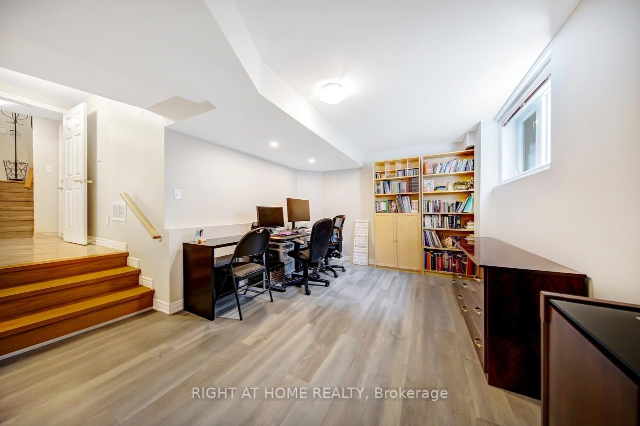 Photo 11 of 23 Michael Way, Markham, Buttonville — HOMEH