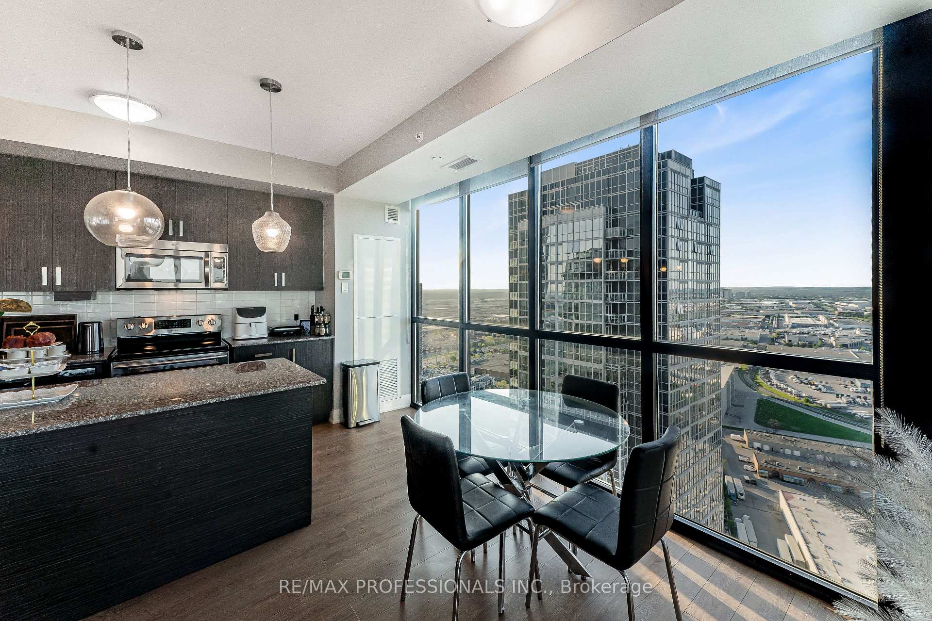 Photo 8 of Unit #3407, 2900 Highway 7 Road, Vaughan, Concord — HOMEH