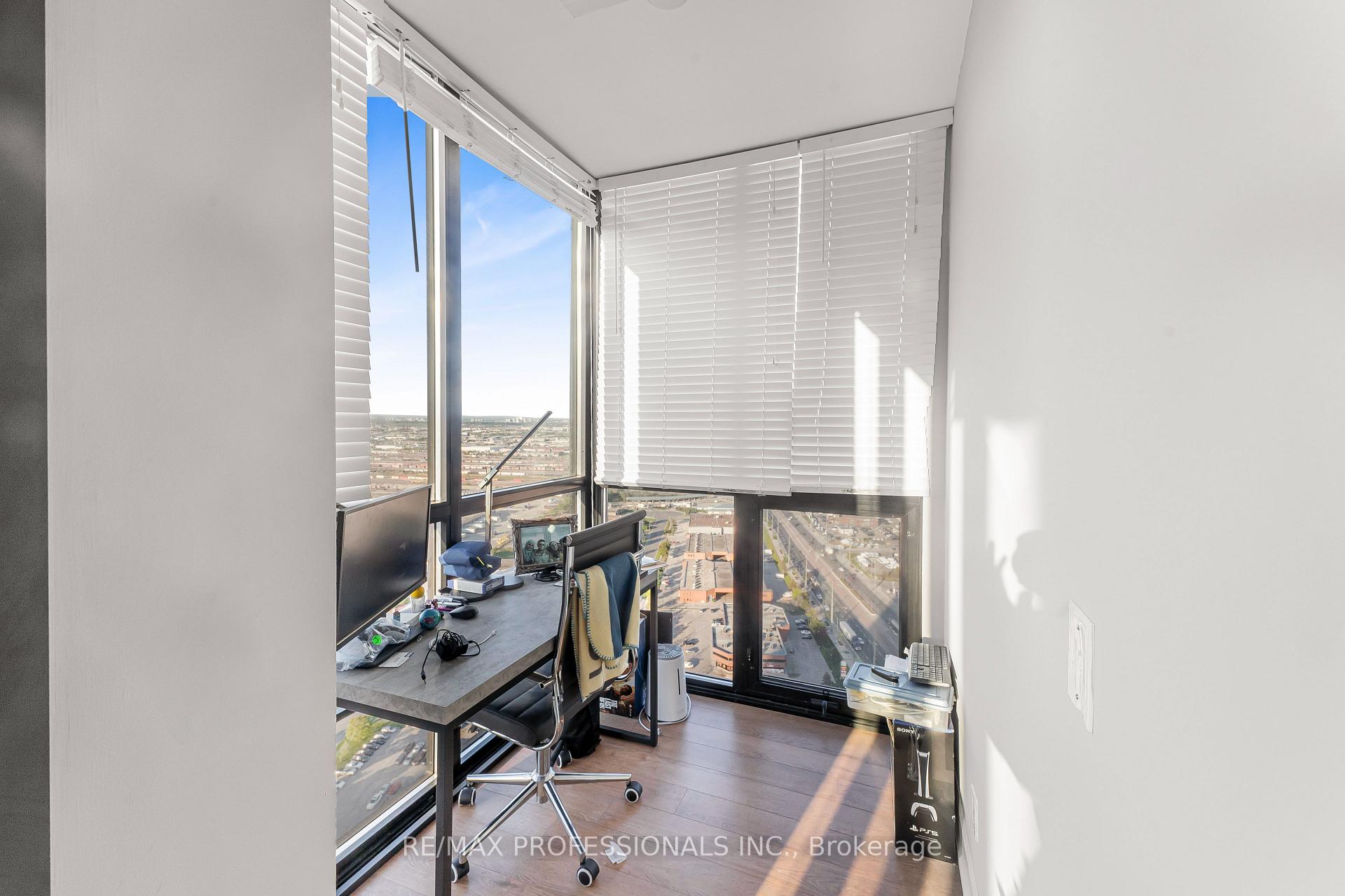 Photo 9 of Unit #3407, 2900 Highway 7 Road, Vaughan, Concord — HOMEH