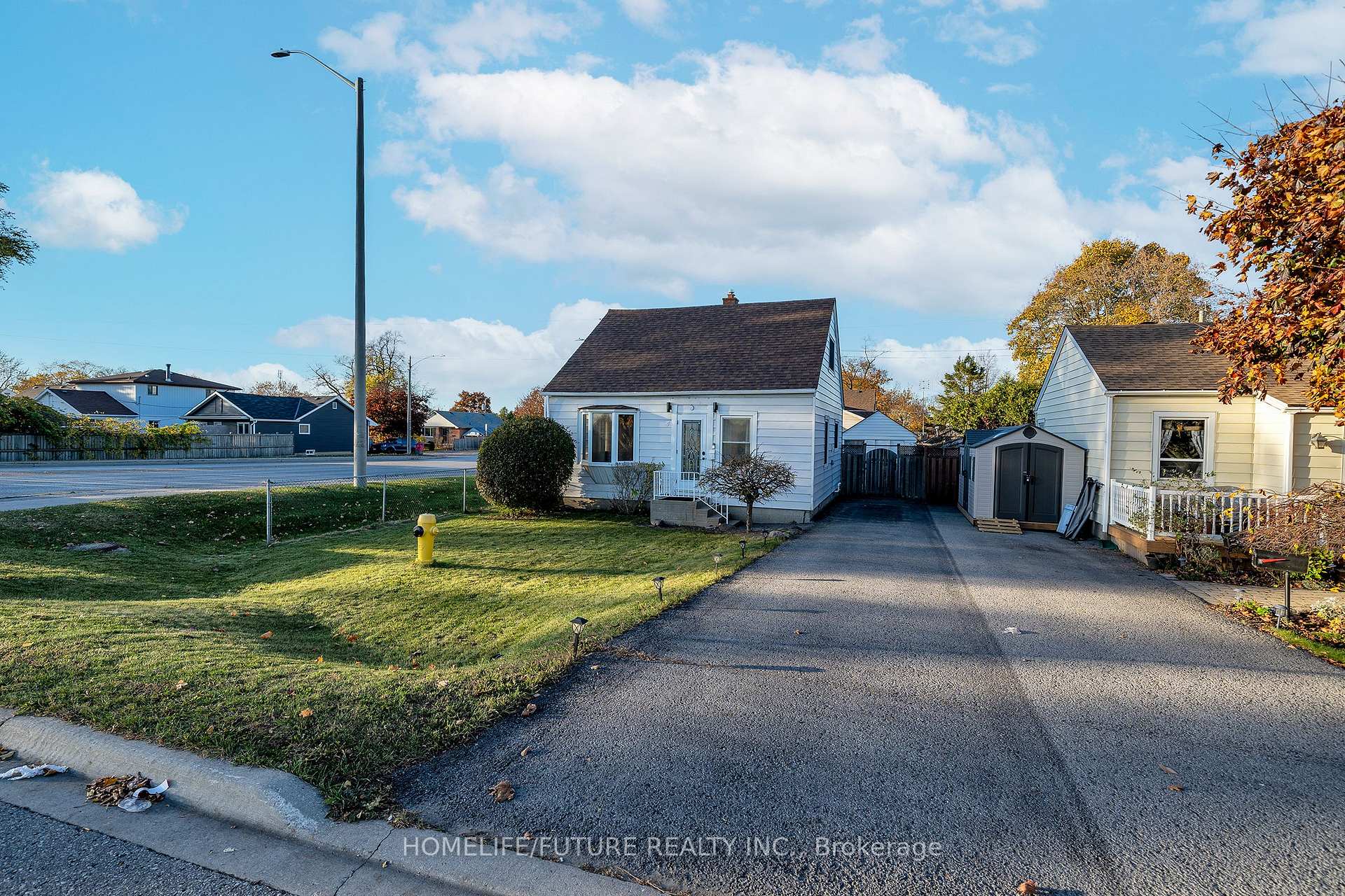 Photo 3 of 4 Birch Crescent, Ajax, Central — HOMEH