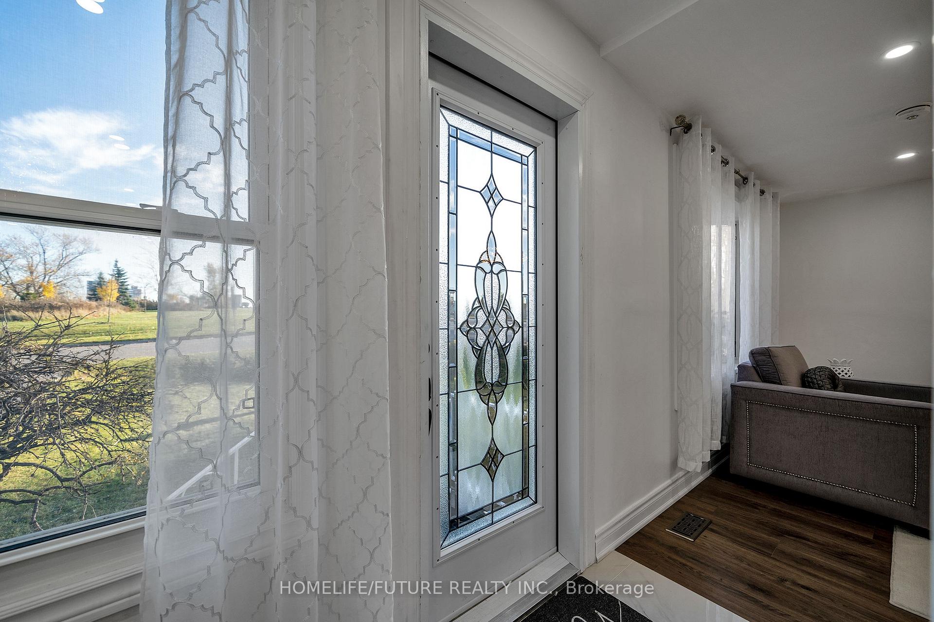 Photo 4 of 4 Birch Crescent, Ajax, Central — HOMEH
