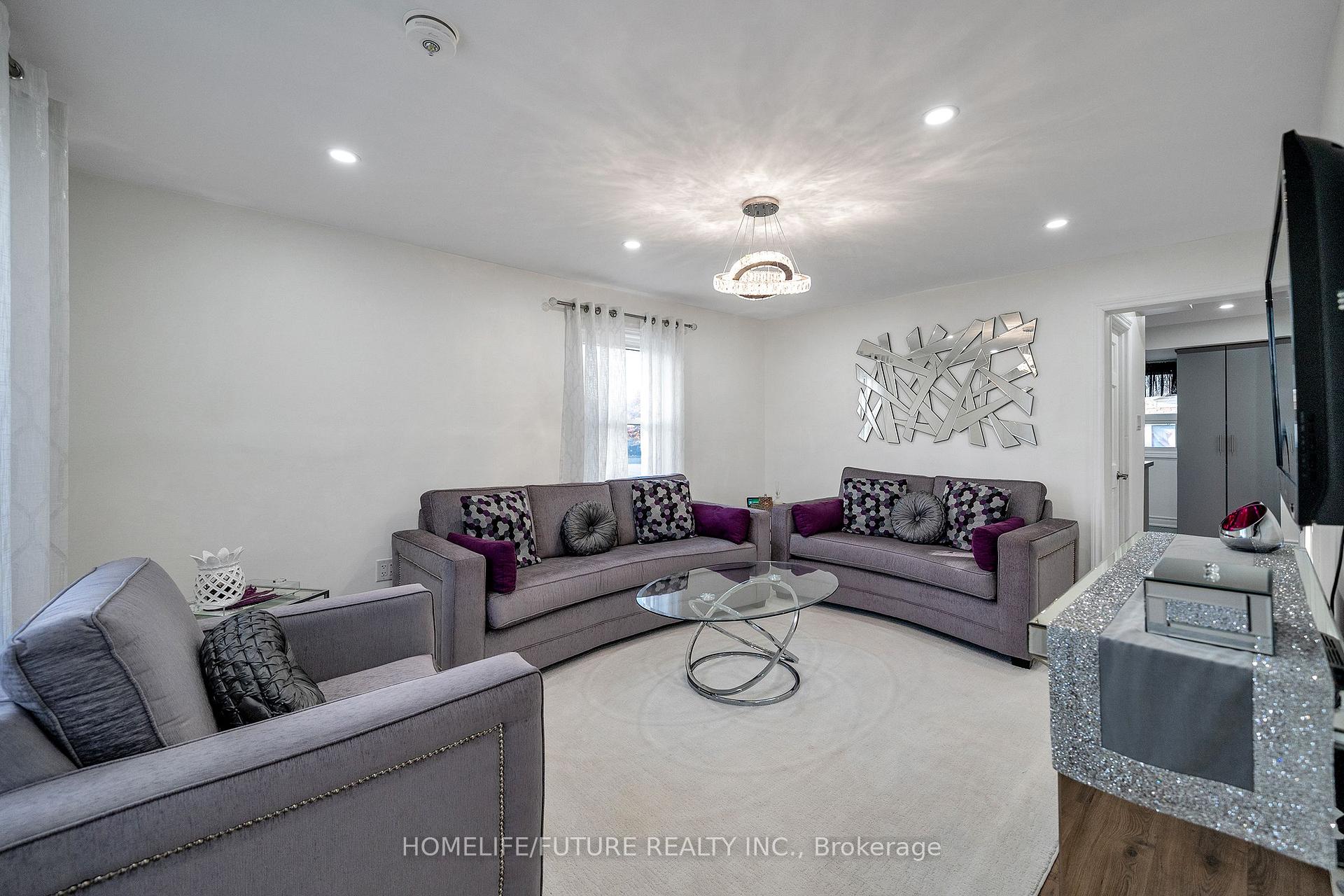 Photo 5 of 4 Birch Crescent, Ajax, Central — HOMEH