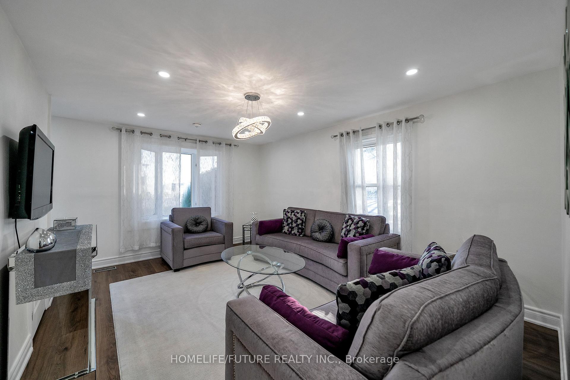 Photo 6 of 4 Birch Crescent, Ajax, Central — HOMEH