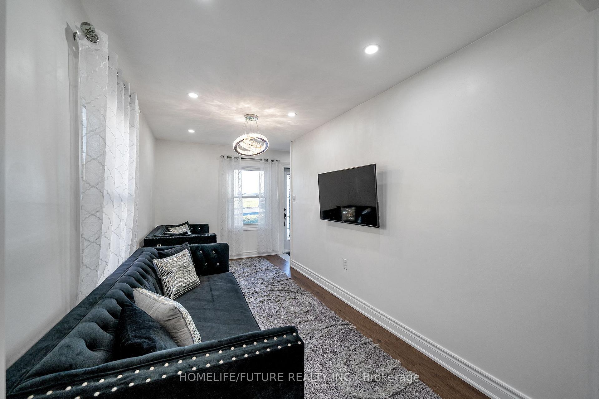 Photo 7 of 4 Birch Crescent, Ajax, Central — HOMEH