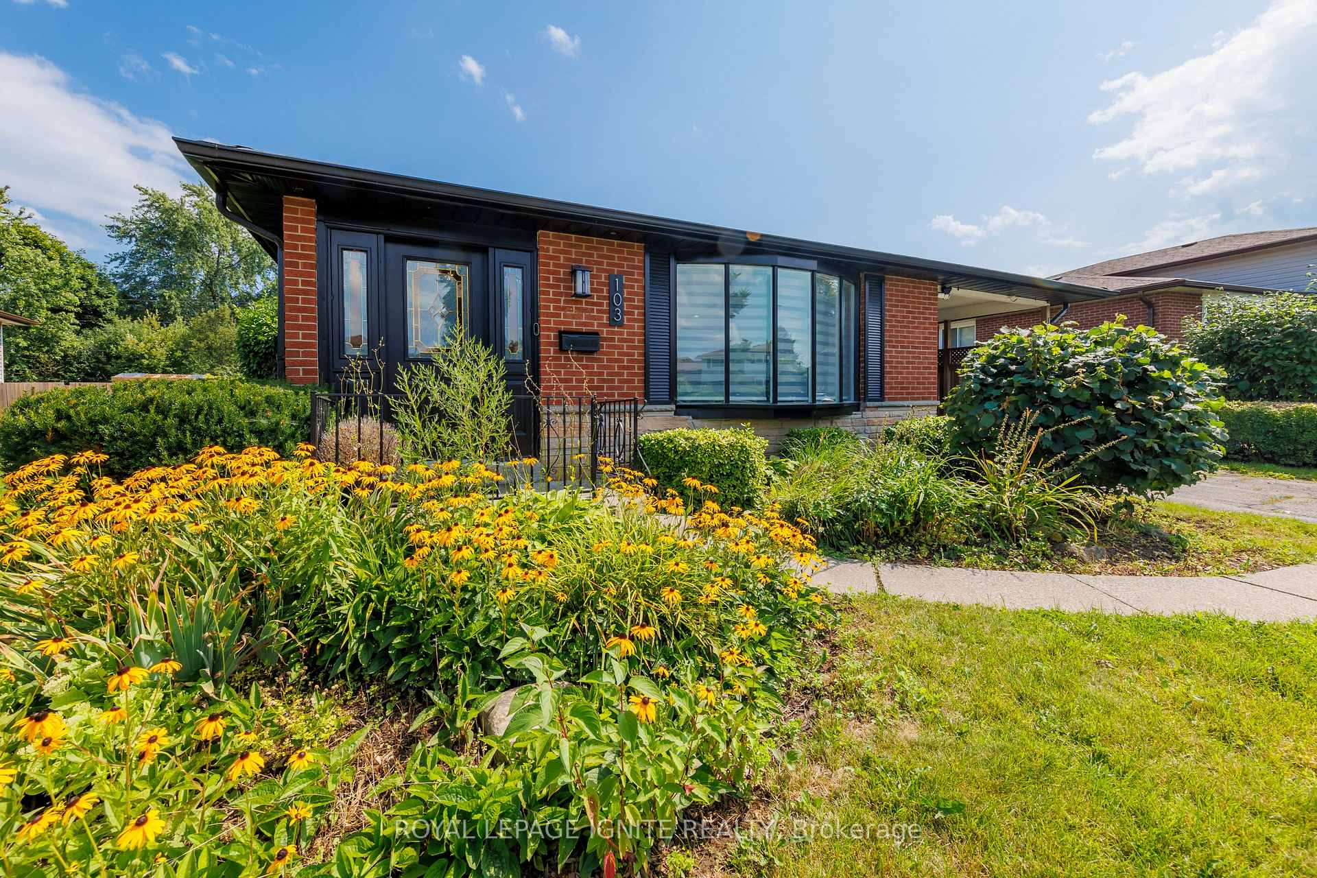 Photo 1 of 103 Clover Ridge Drive E, Ajax, South East — HOMEH
