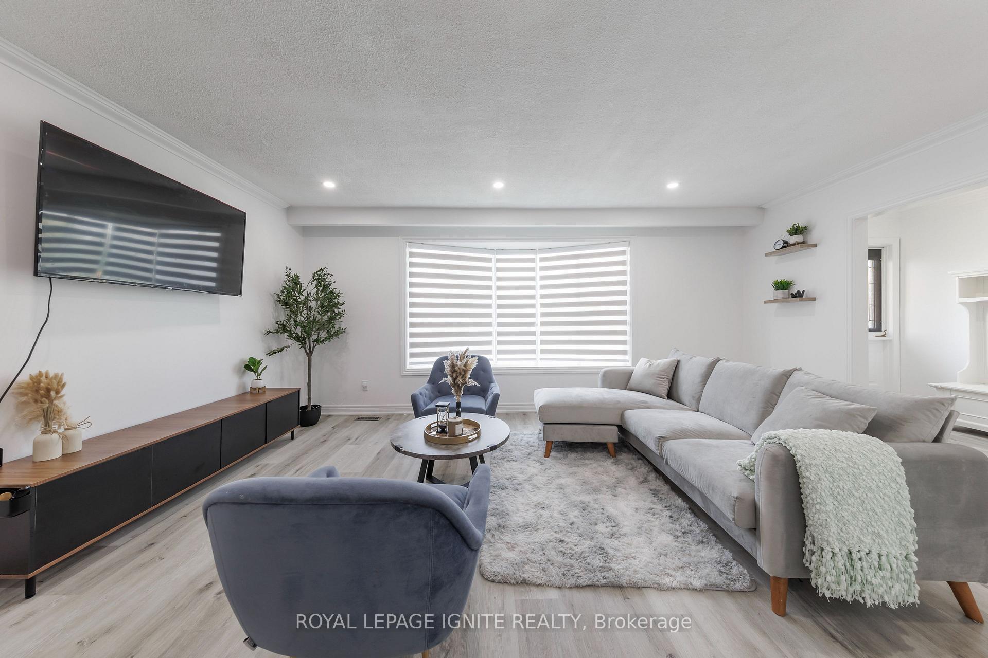 Photo 3 of 103 Clover Ridge Drive E, Ajax, South East — HOMEH