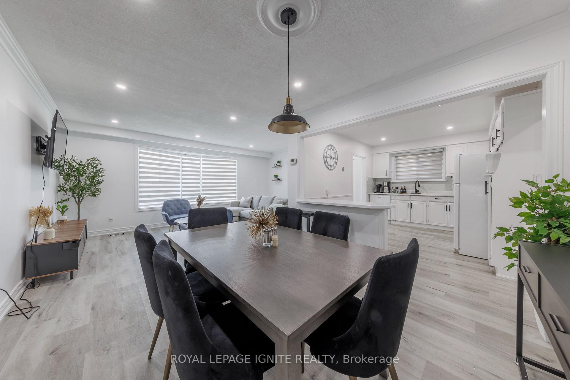 Photo 5 of 103 Clover Ridge Drive E, Ajax, South East — HOMEH