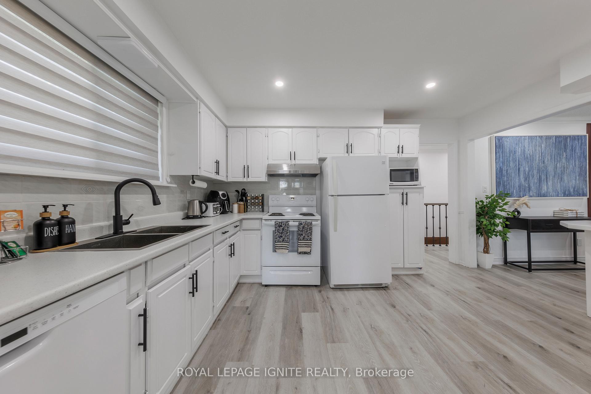 Photo 7 of 103 Clover Ridge Drive E, Ajax, South East — HOMEH