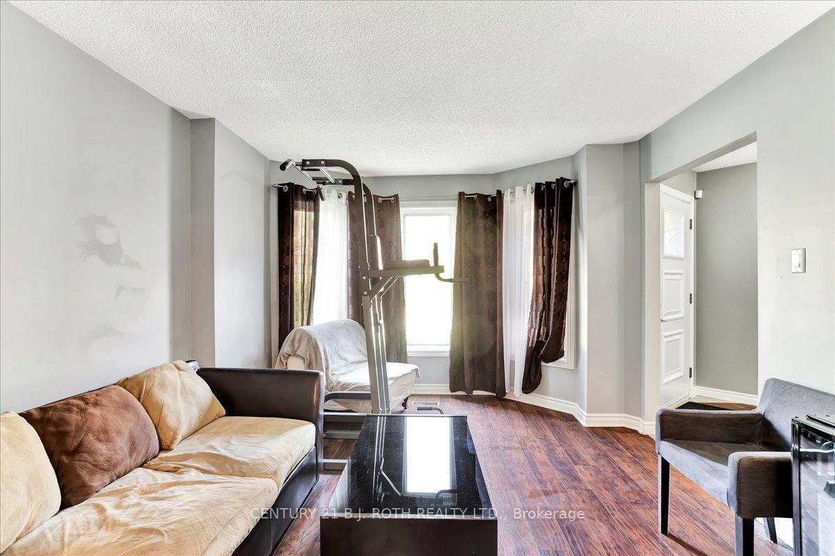 Photo 6 of 47 Moore Place, Barrie, Letitia Heights — HOMEH