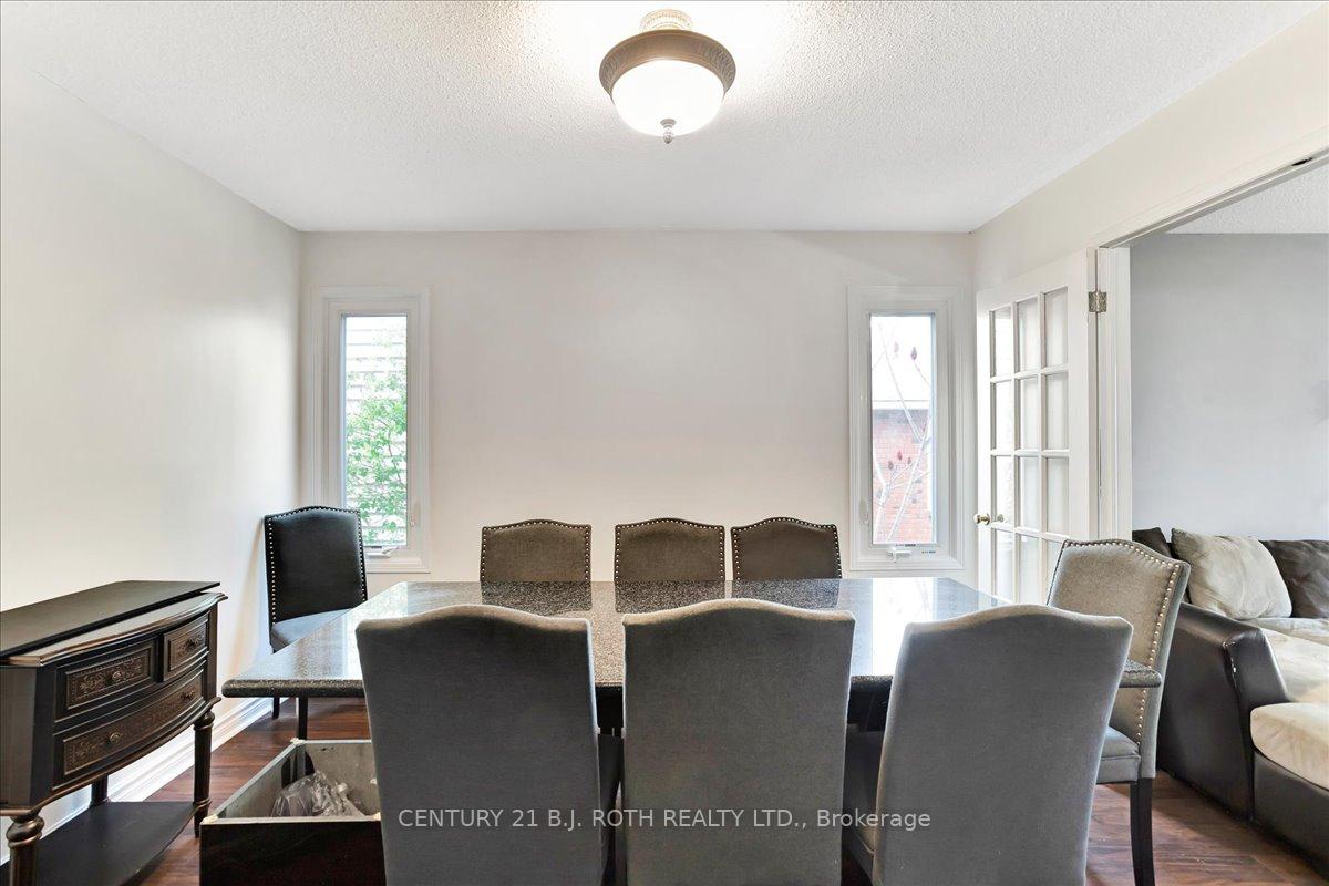Photo 8 of 47 Moore Place, Barrie, Letitia Heights — HOMEH