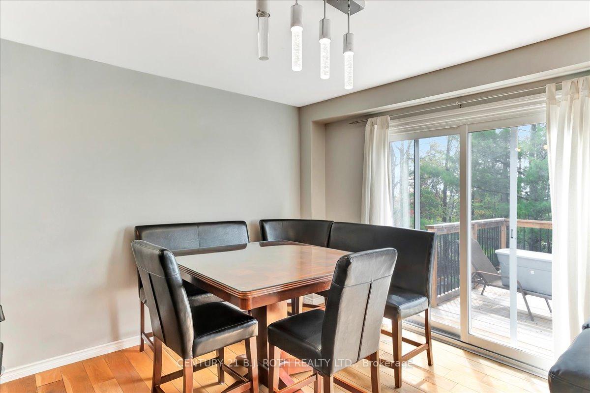 Photo 13 of 47 Moore Place, Barrie, Letitia Heights — HOMEH