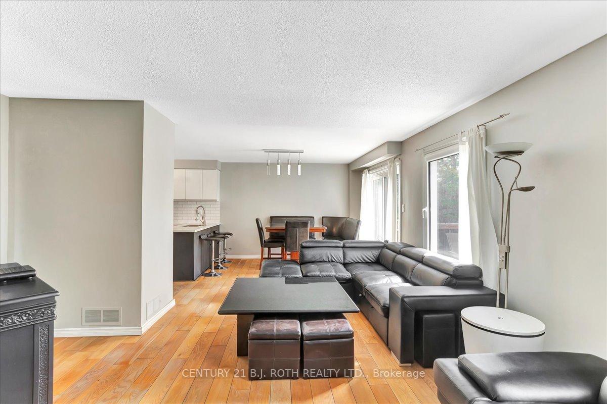 Photo 14 of 47 Moore Place, Barrie, Letitia Heights — HOMEH
