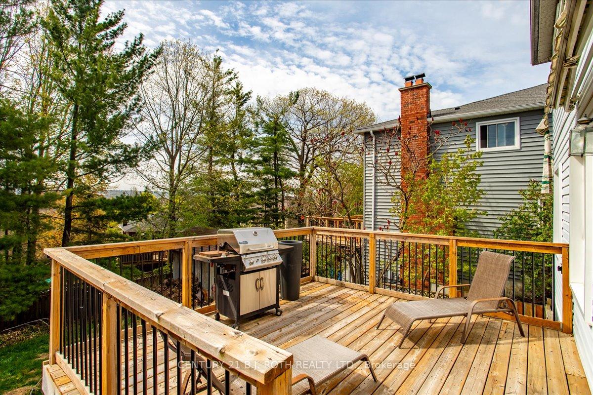 Photo 15 of 47 Moore Place, Barrie, Letitia Heights — HOMEH