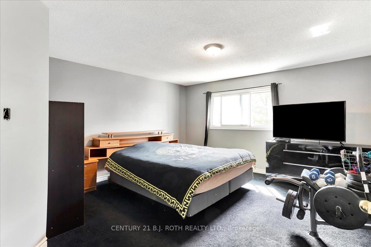 Photo 17 of 47 Moore Place, Barrie, Letitia Heights — HOMEH