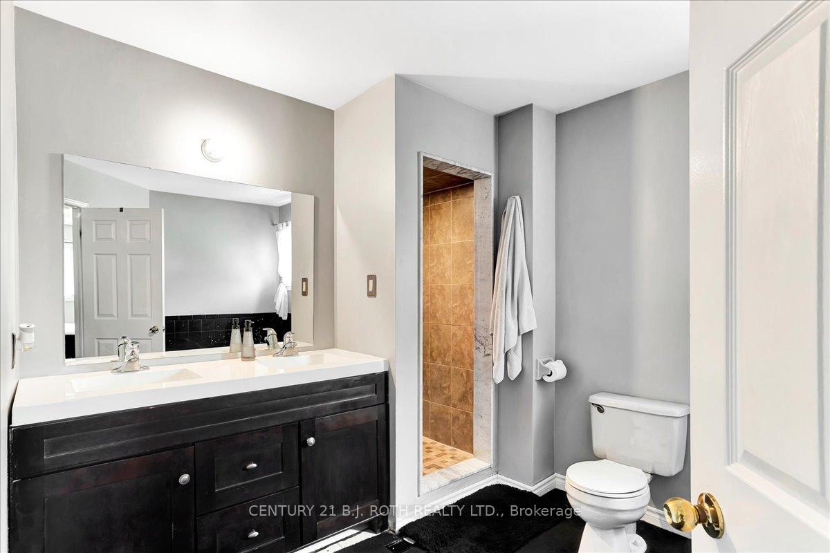 Photo 18 of 47 Moore Place, Barrie, Letitia Heights — HOMEH