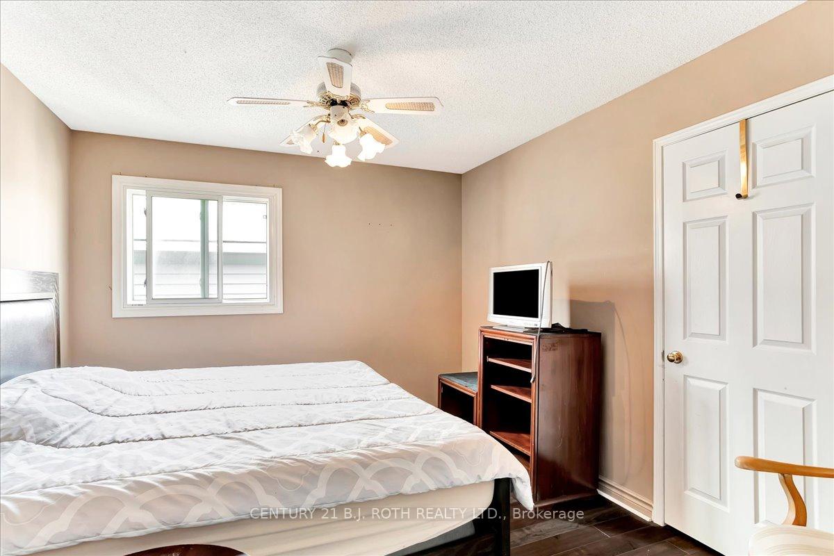 Photo 21 of 47 Moore Place, Barrie, Letitia Heights — HOMEH