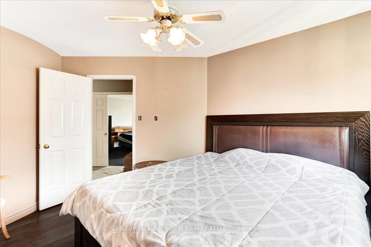 Photo 22 of 47 Moore Place, Barrie, Letitia Heights — HOMEH