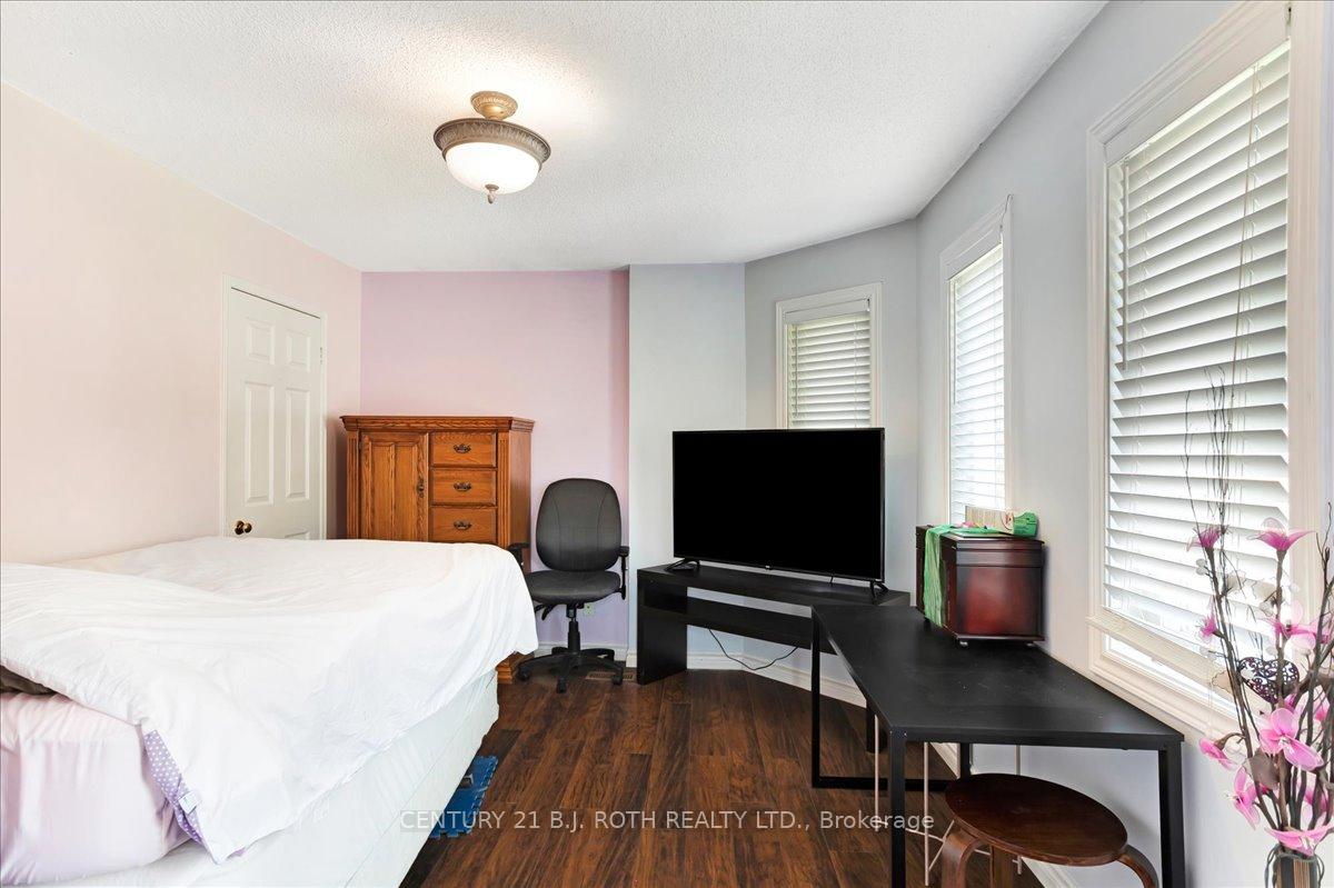 Photo 25 of 47 Moore Place, Barrie, Letitia Heights — HOMEH