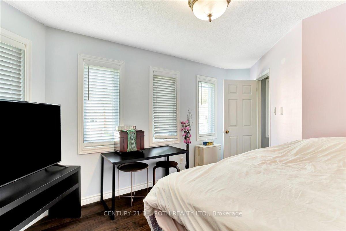 Photo 26 of 47 Moore Place, Barrie, Letitia Heights — HOMEH