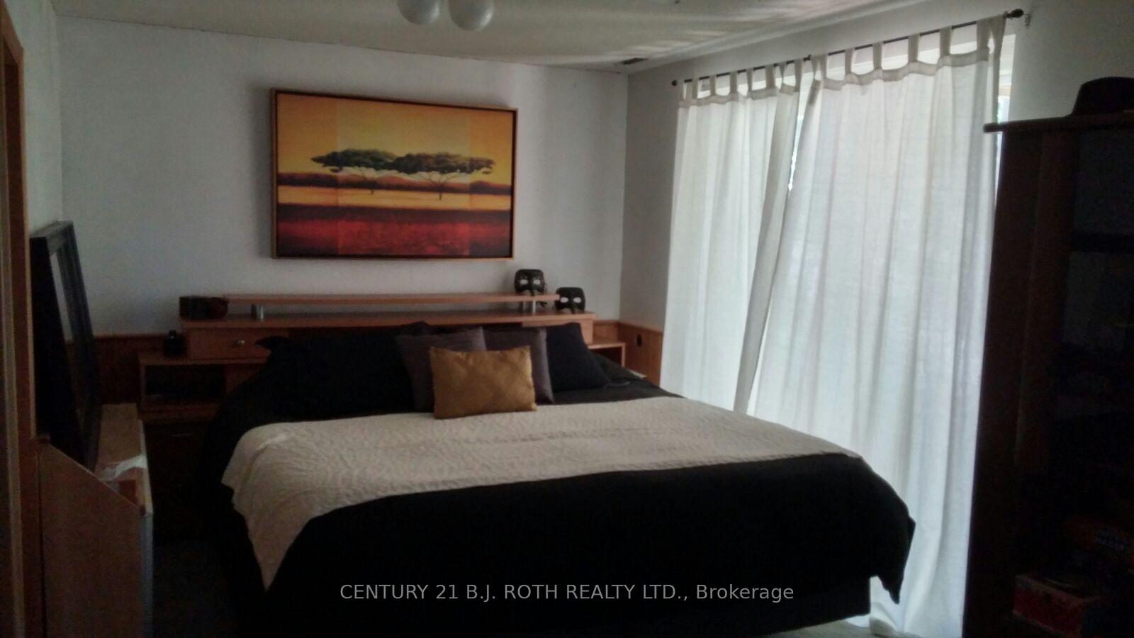 Photo 28 of 47 Moore Place, Barrie, Letitia Heights — HOMEH