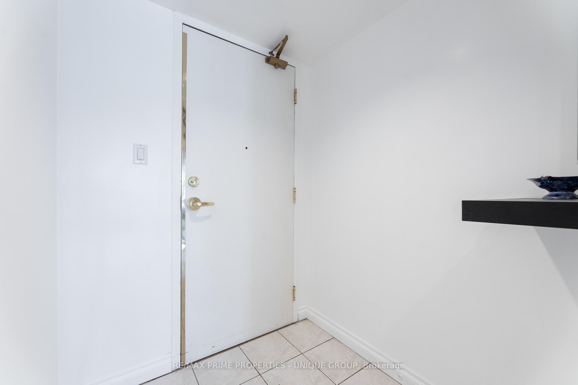 Photo 2 of Unit 211, 188 Redpath Avenue, Toronto, Mount Pleasant West — HOMEH