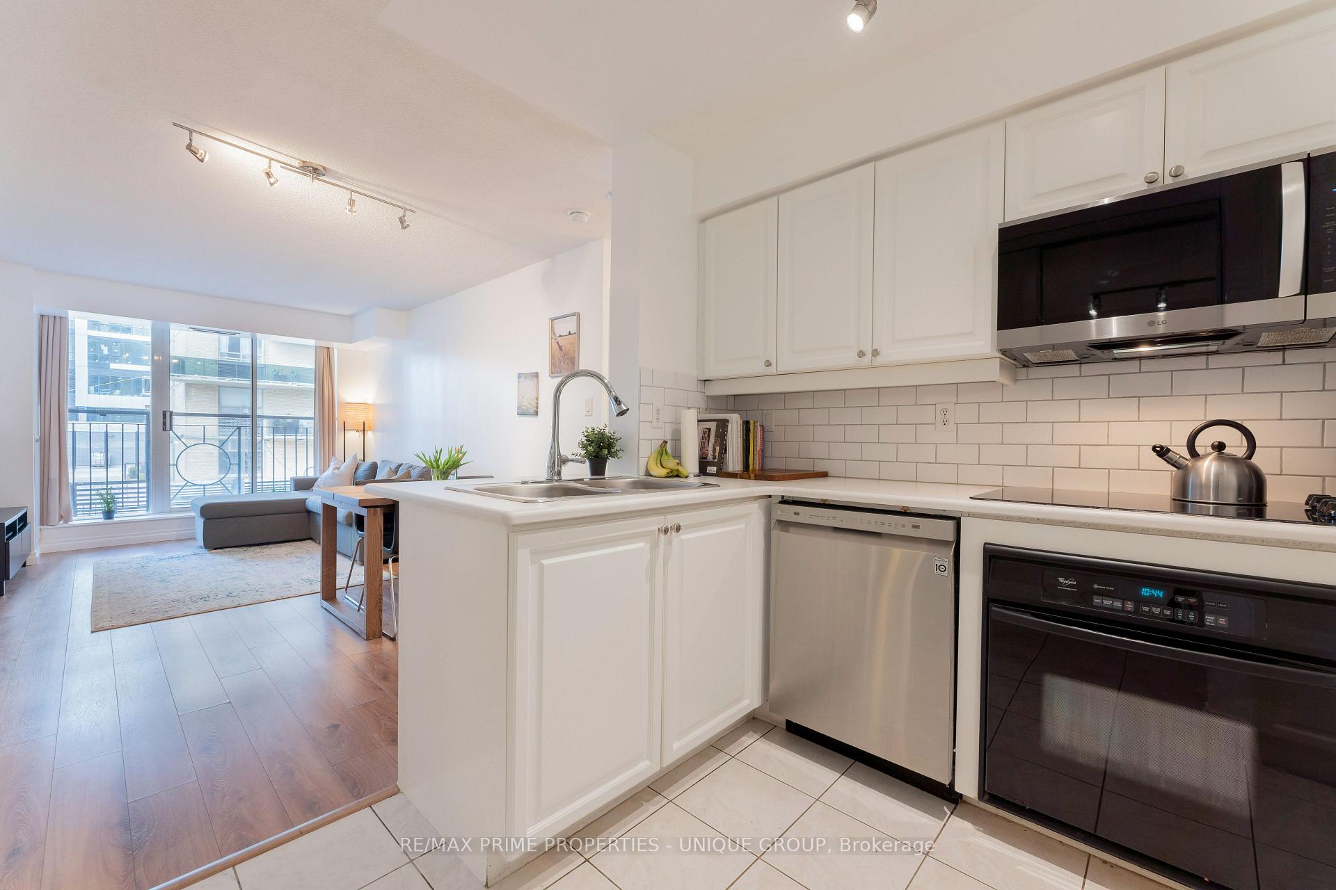 Photo 3 of Unit 211, 188 Redpath Avenue, Toronto, Mount Pleasant West — HOMEH