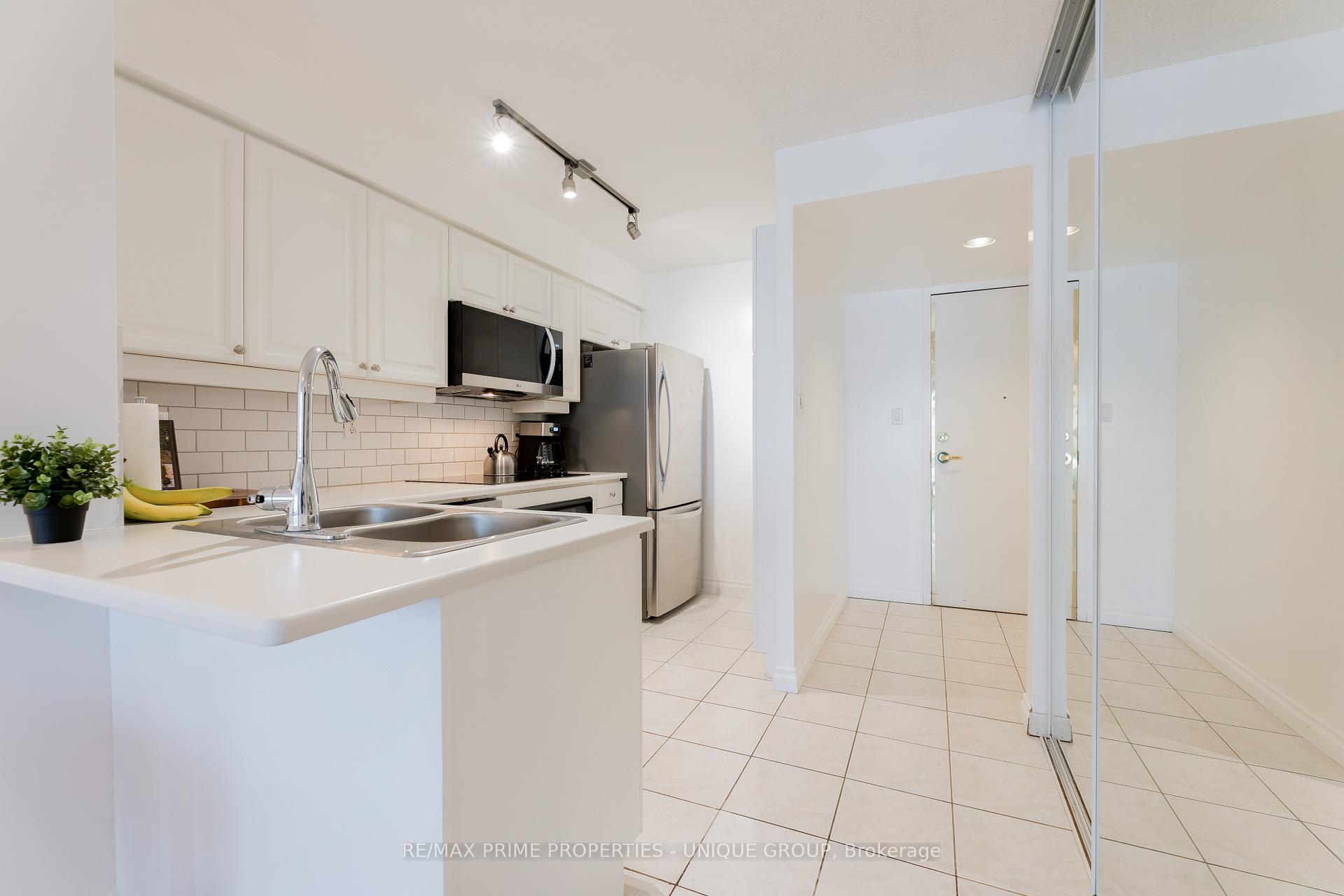 Photo 4 of Unit 211, 188 Redpath Avenue, Toronto, Mount Pleasant West — HOMEH