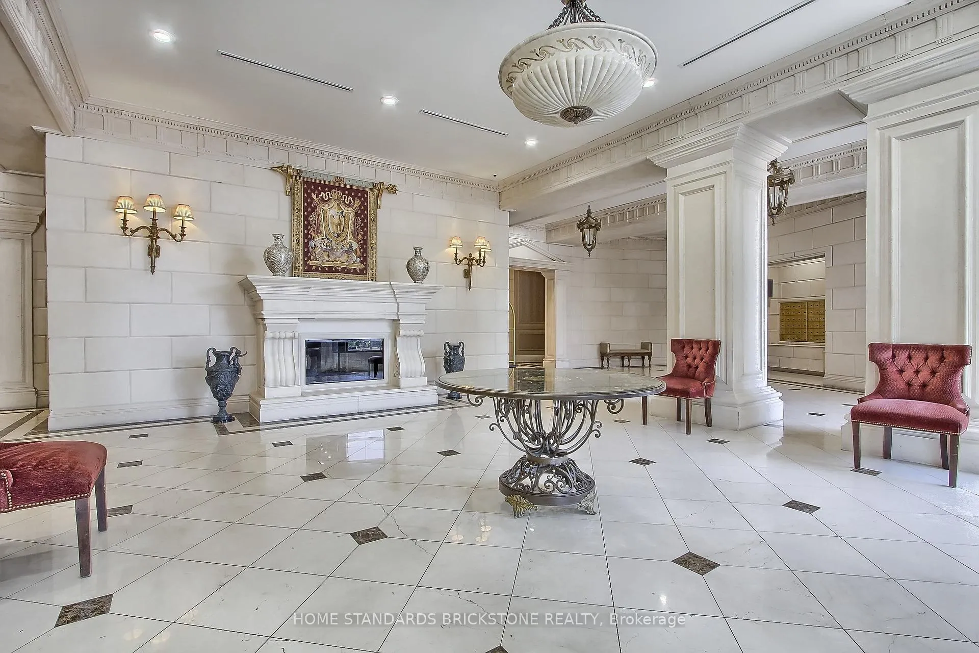 Photo 4 of Unit 115, 9225 Jane Street, Vaughan, Maple — HOMEH