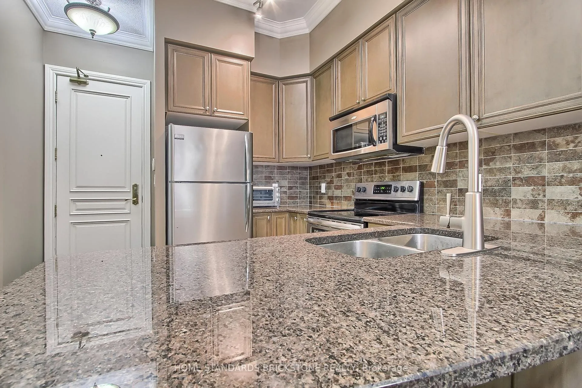 Photo 7 of Unit 115, 9225 Jane Street, Vaughan, Maple — HOMEH
